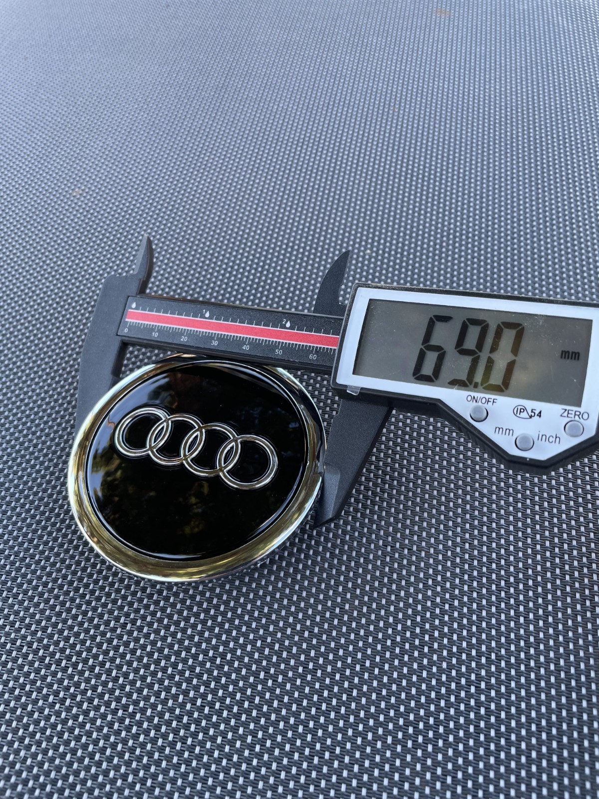 AUDI 4x BLACK - CHROME 69 mm/2.72in Wheel Rim Center Hub Cap