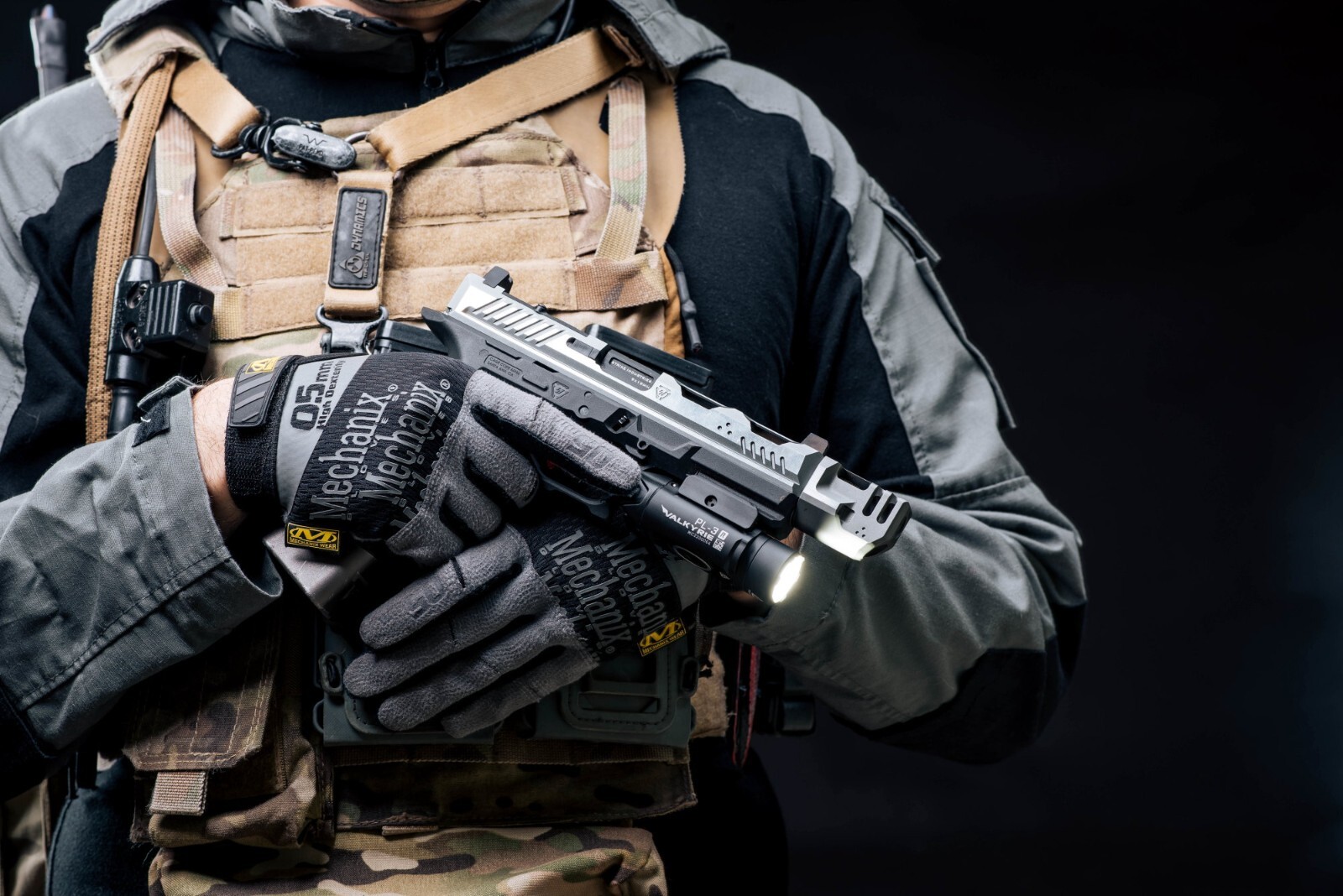 Olight PL-3R Valkyrie Rechargeable Rail Mounted Light, Black, 1500 Lumens, 205 M