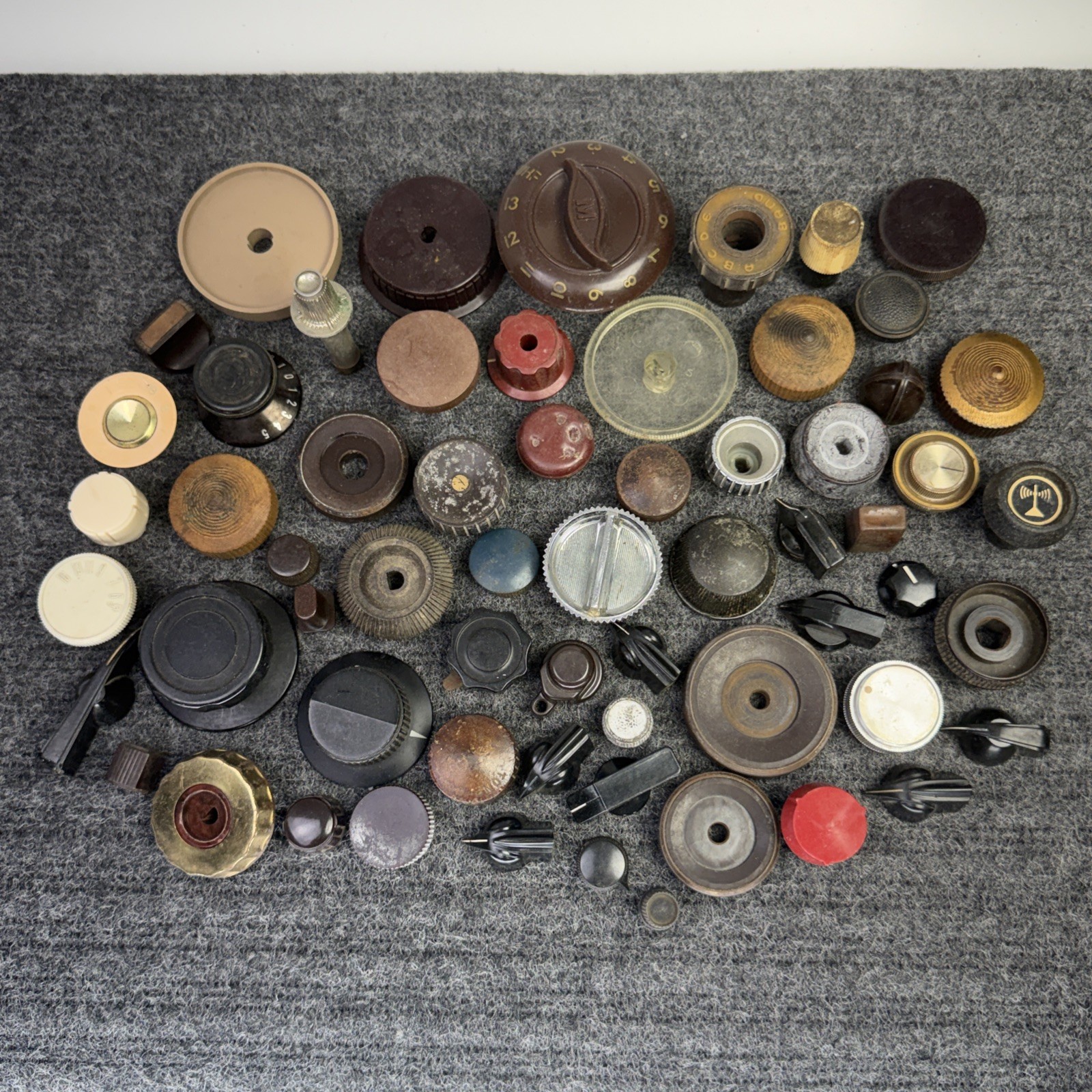 50+ Vintage Radio / TV / Equipment Knobs Used Midcentury Plastic Bakelite LOT