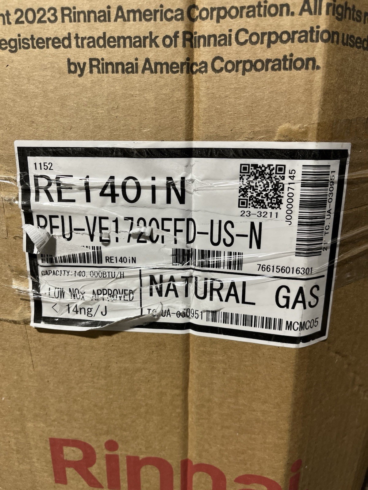 Rinnai RE140iN Indoor Tankless Water Heater 140k BTU Natural Gas (B-28 #1779)