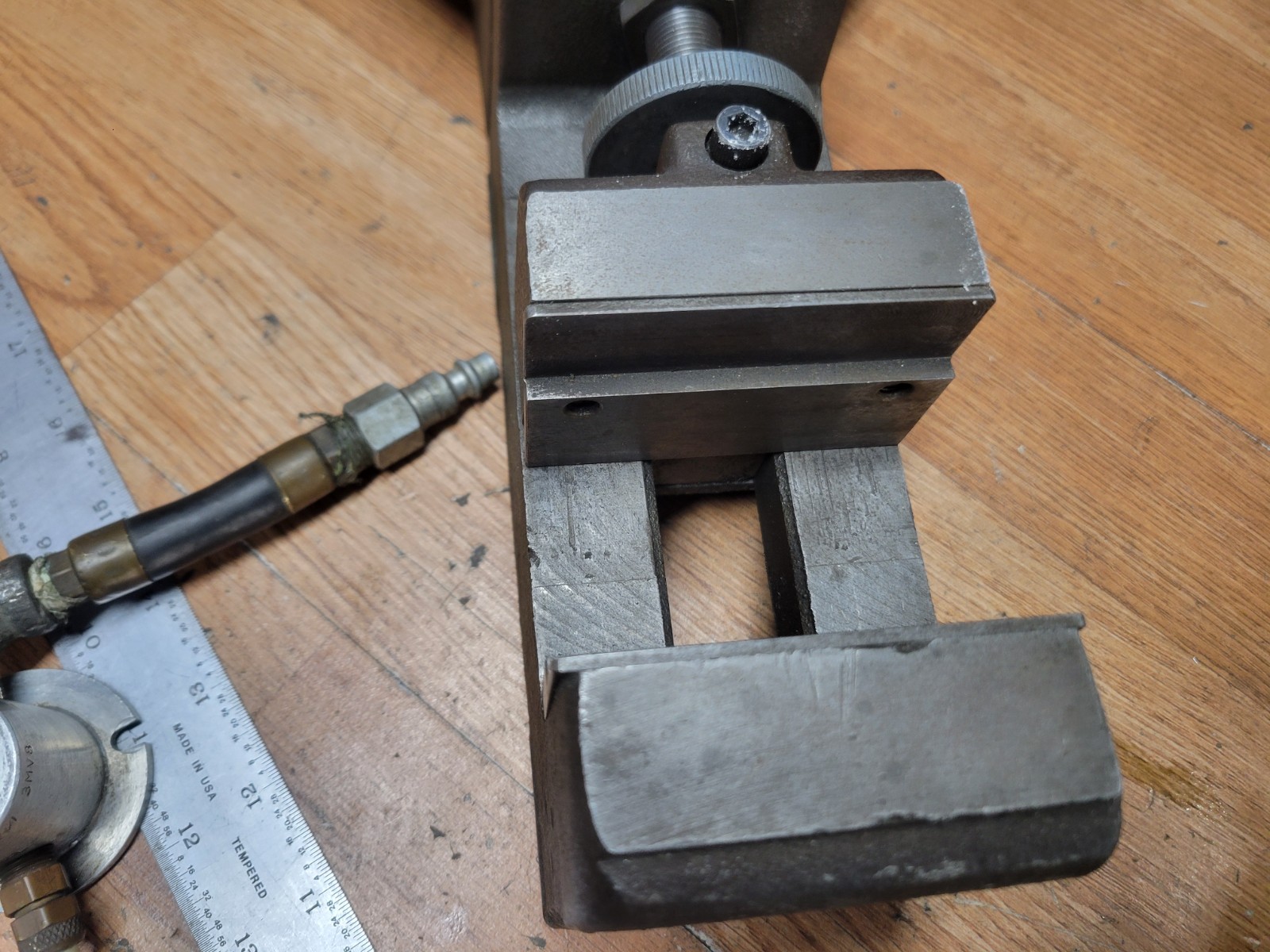 Heinrich Air Vises with Single Acting Cylinder 3"