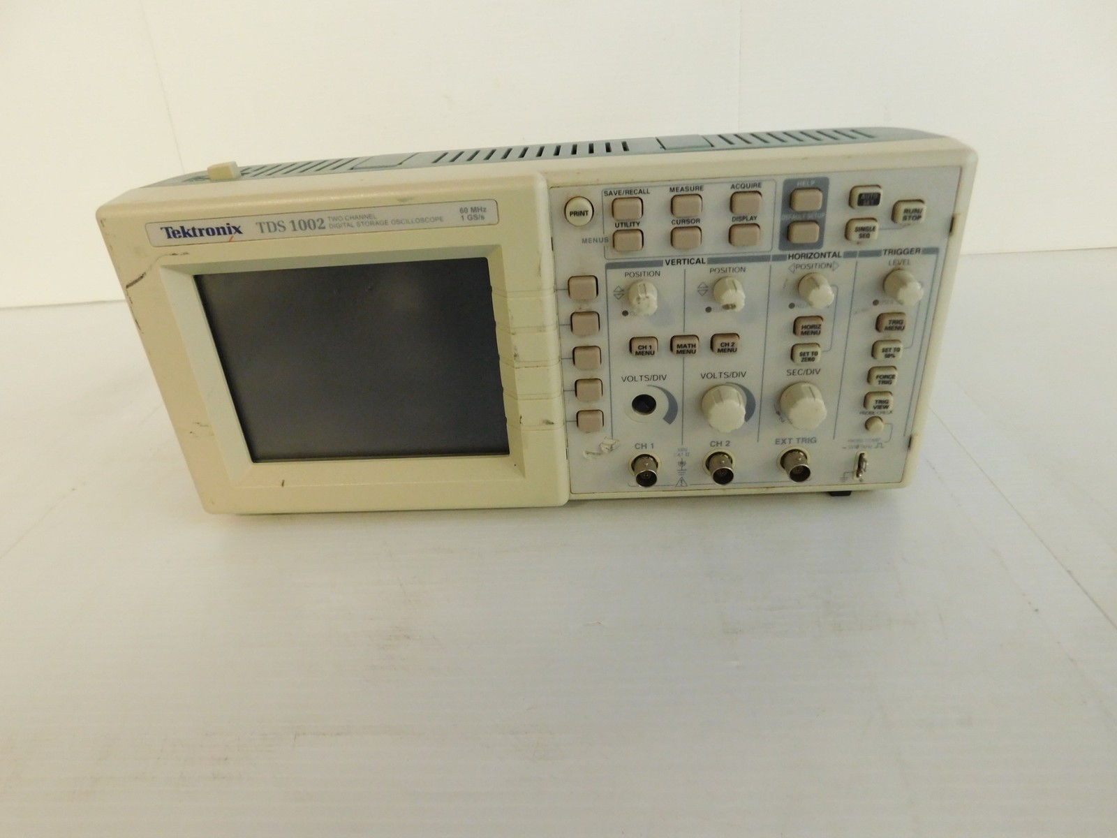 TEKTRONIX TDS 1002 TWO CHANNEL DIGITAL STORAGE OSCILLOSCOPE 60 MHZ (PLS62)