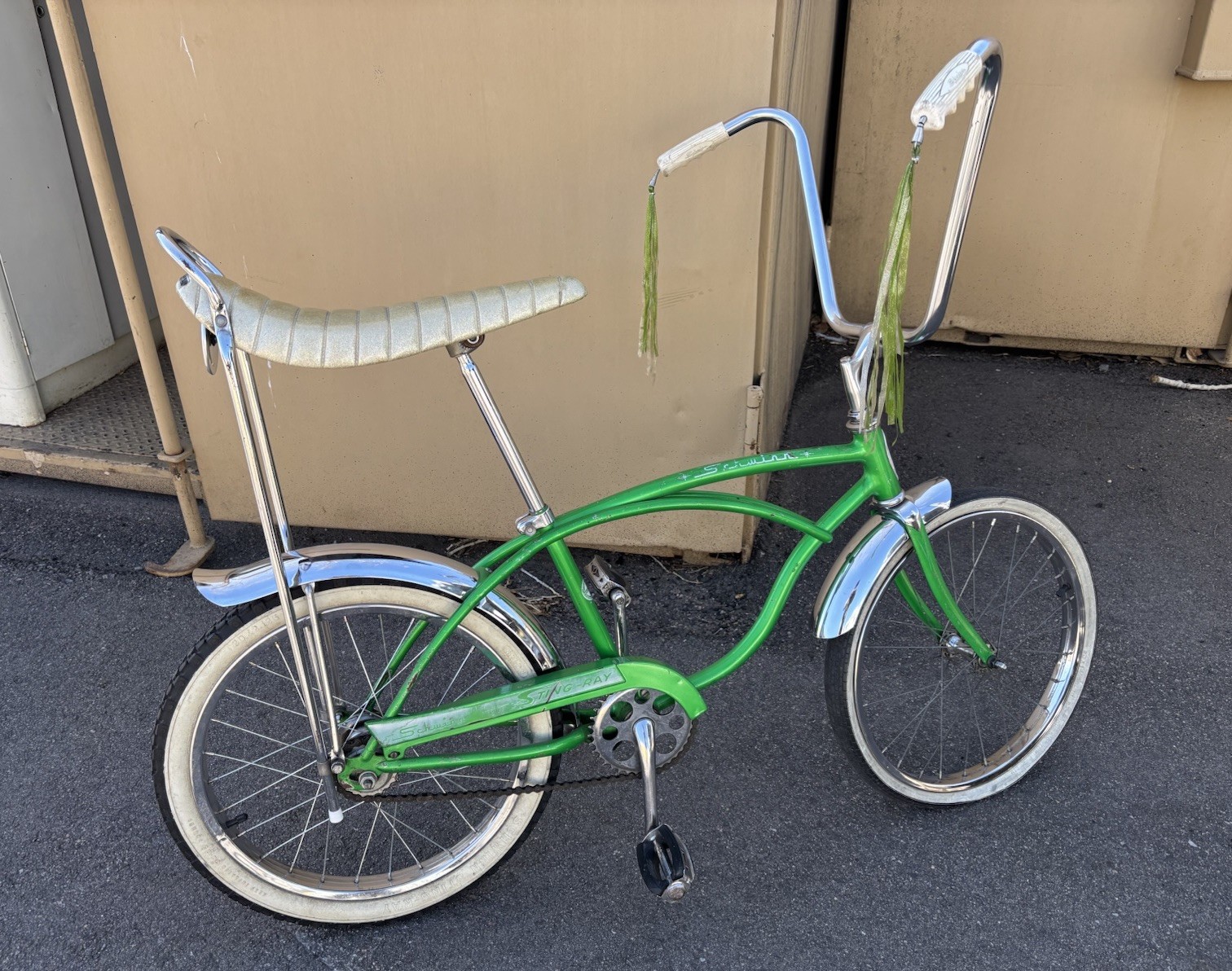 Vintage Schwinn Deluxe Flamboyant Lime Green Stingray 1965 Bicycle