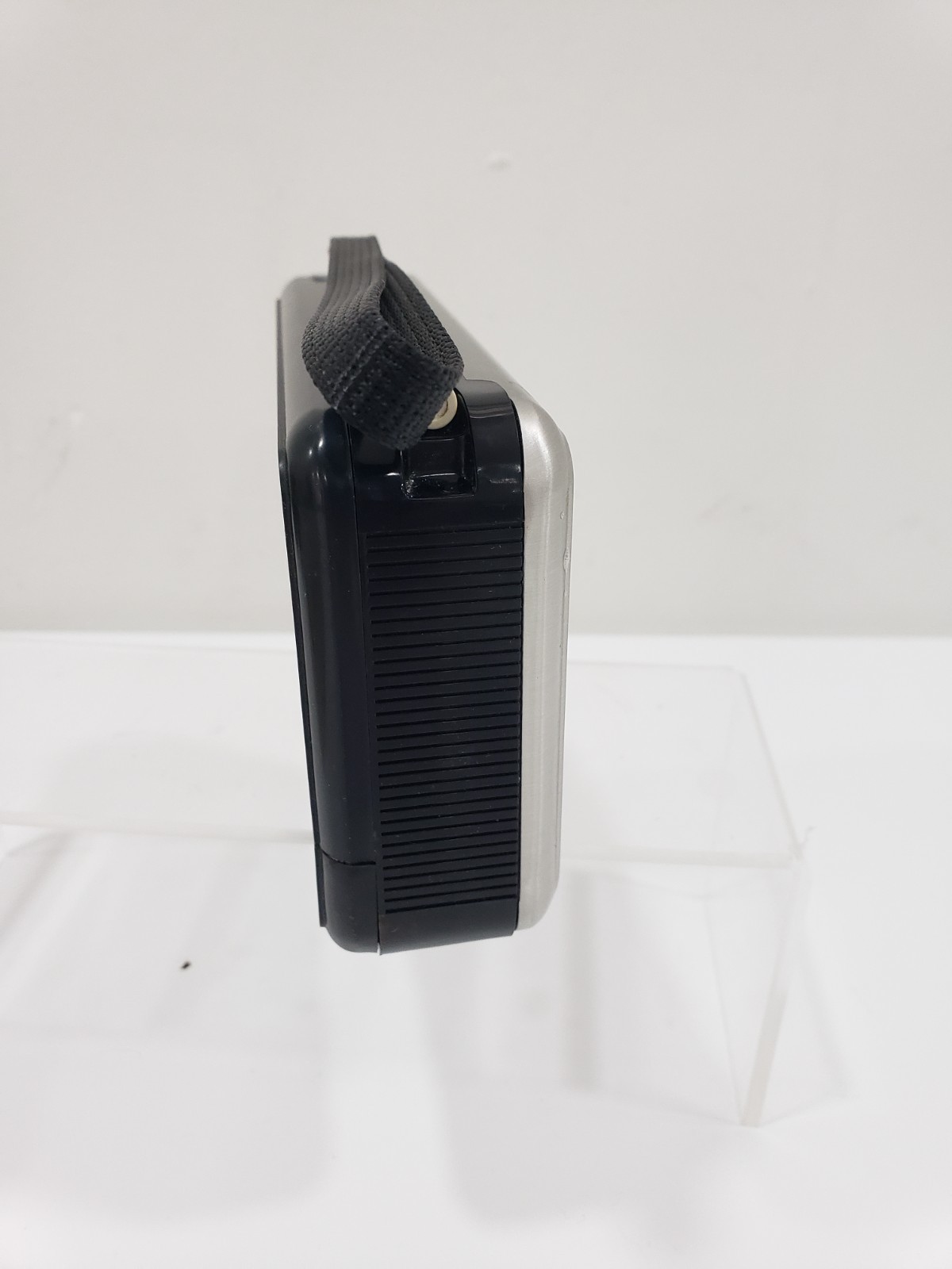 Vintage Sony radio TFM6100W NOT tested with original box Am/Fm