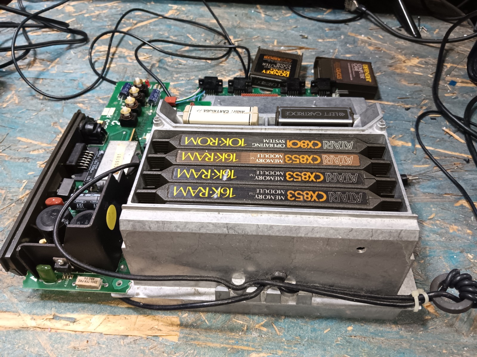 Atari 800 BAREBONES Motherboard-FULL RAM-GAMES-BASIC & MONKEY II-GOOD-SEE ALL