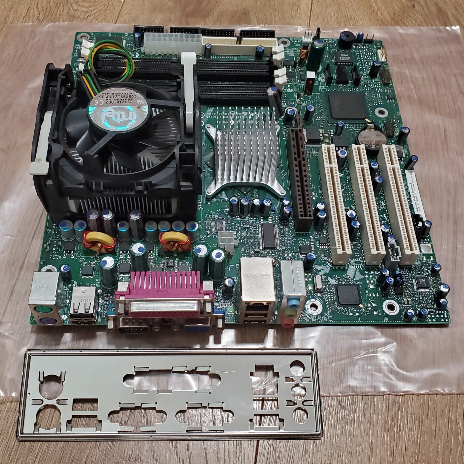 Intel D865GLC / D865PES0 Motherboard Socket 478 + CPU 2.4 Pentium 4 + I/O Plate