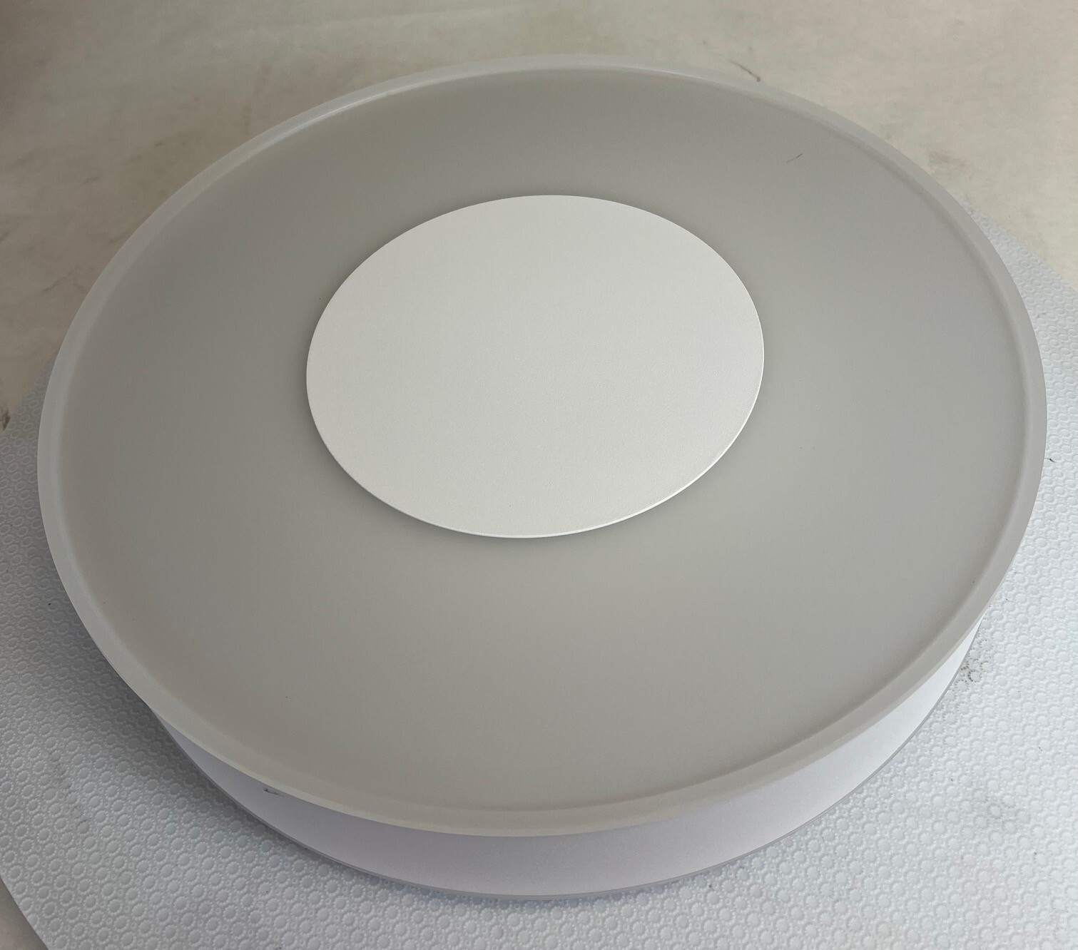 Philips Hue Infuse Medium Ceiling Lamp, White - White and Color Ambiance