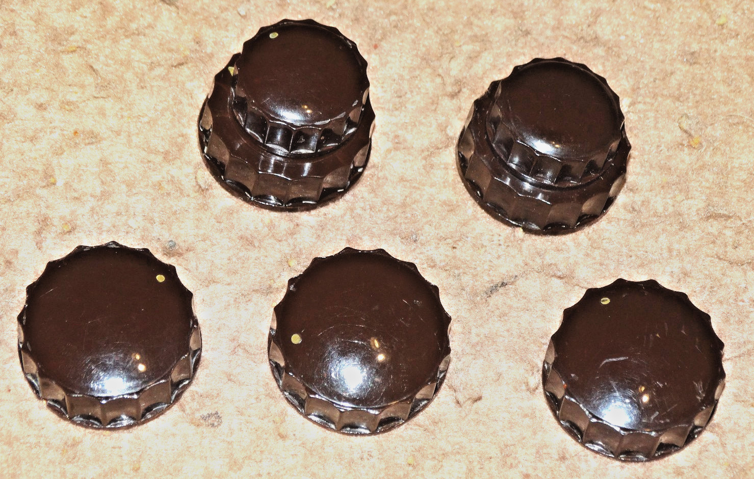 ZENITH High Fidelity Model #61 6 Piece Brown Fluted Knob set Very Good Condition