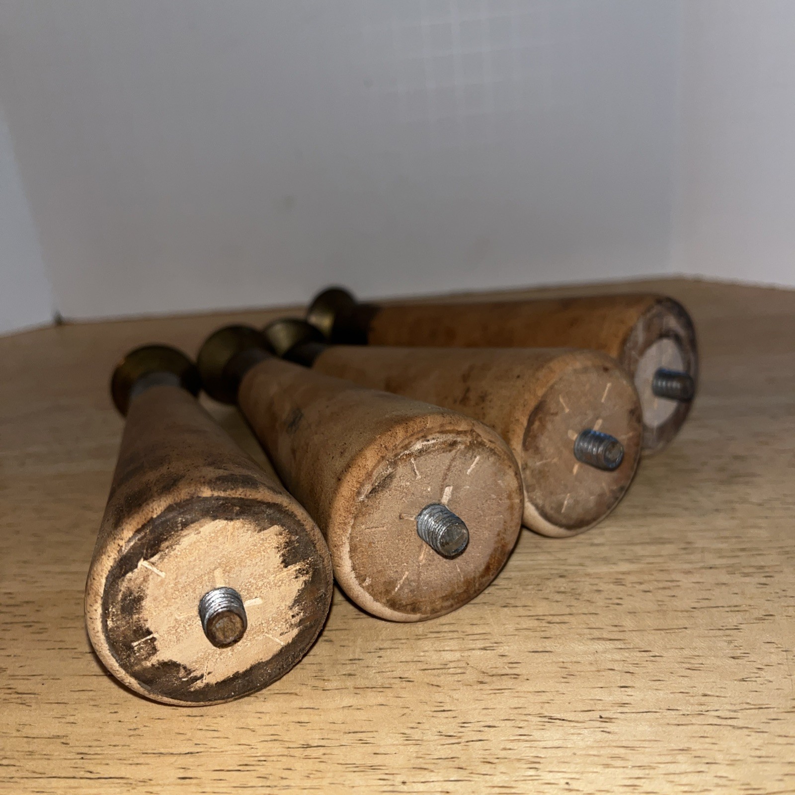 Vtg Set Of 4 Mid Century MCM Tapered Gold Tip Wood Furniture Legs 4” Screw In