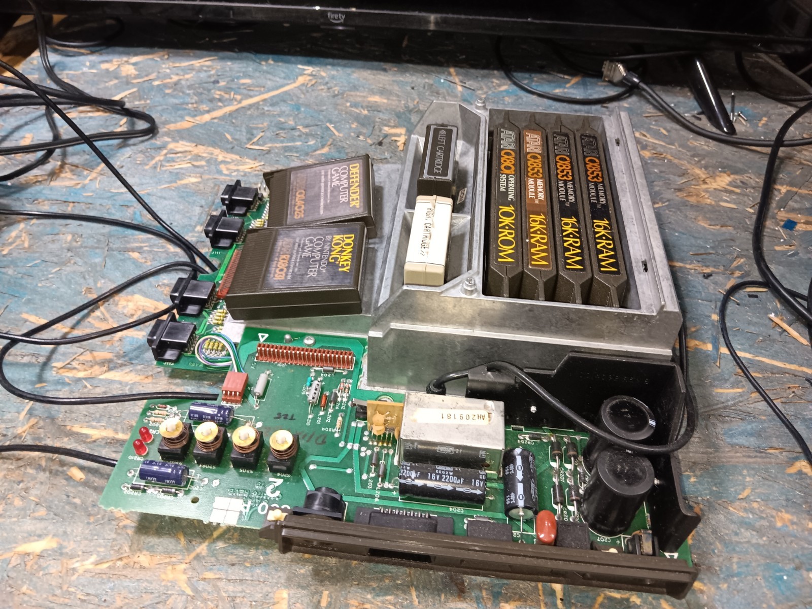 Atari 800 BAREBONES Motherboard-FULL RAM-GAMES-BASIC & MONKEY II-GOOD-SEE ALL