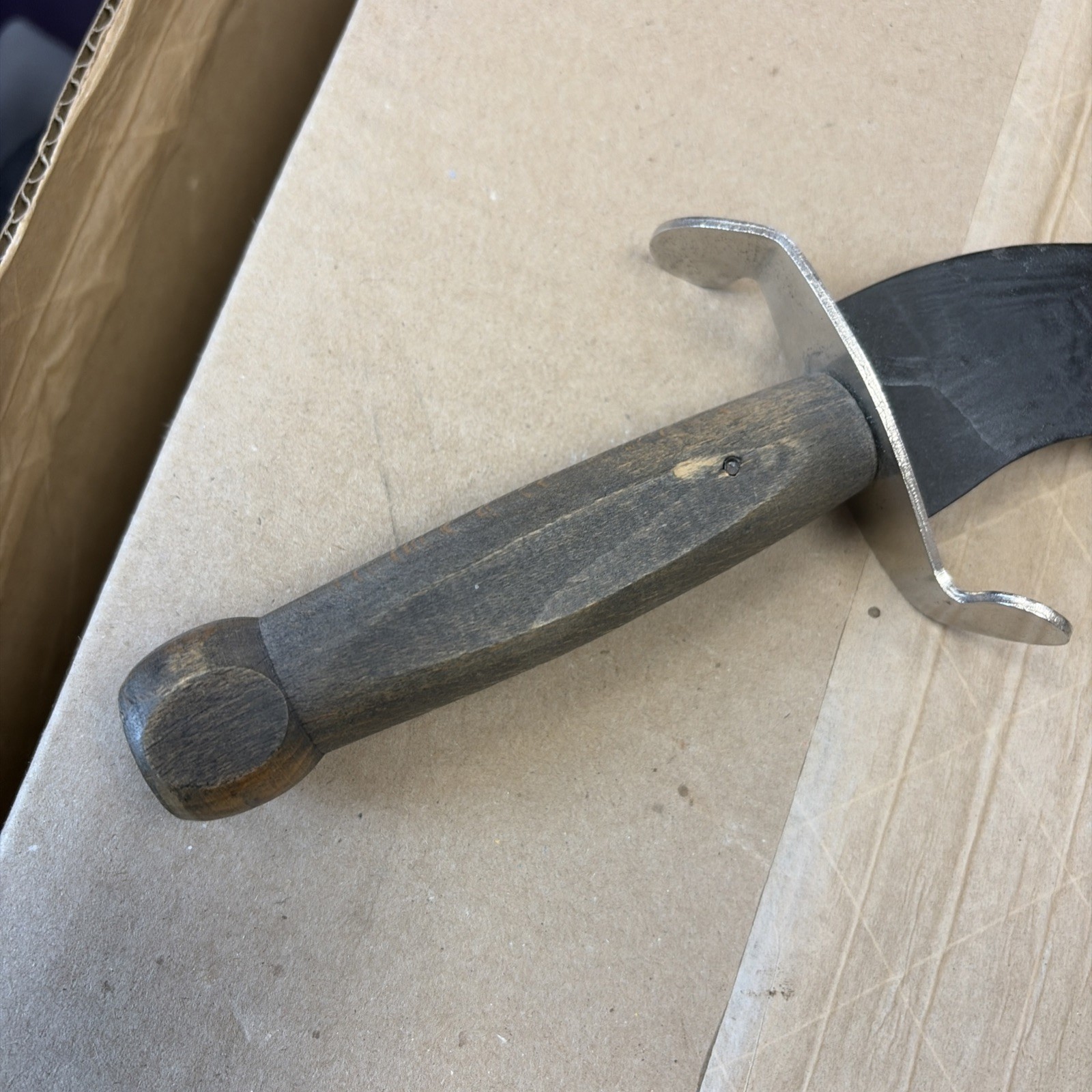 Dragon Wood Handle Wavy Throwing Dagger Knife 12-5/8” Long Blade Is Painted