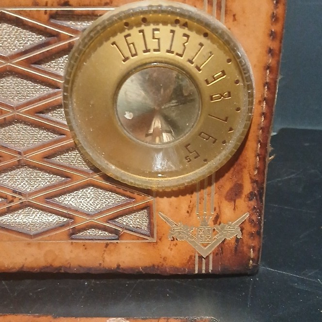 DuMont 1950s Tube Radio with Leather Case and Eveready Battery