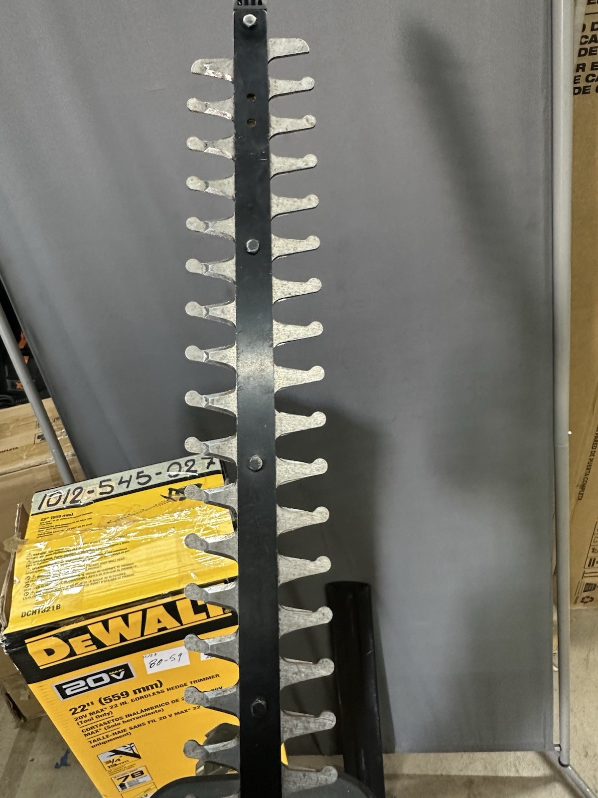 DEWALT 20V MAX 22" Cordless Hedge Trimmer,Tool Only (DCHT821B) Used