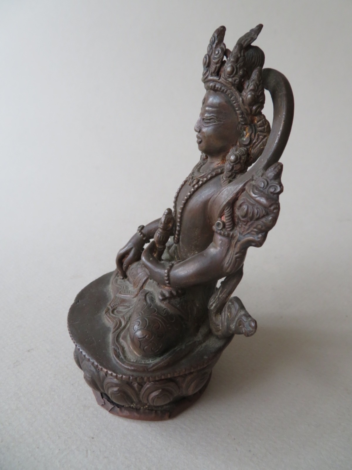 FINE OLD CHINESE OR TIBETAN BRONZE AMITAYUS BUDDHA SEATED ON A LOTUS THRONE
