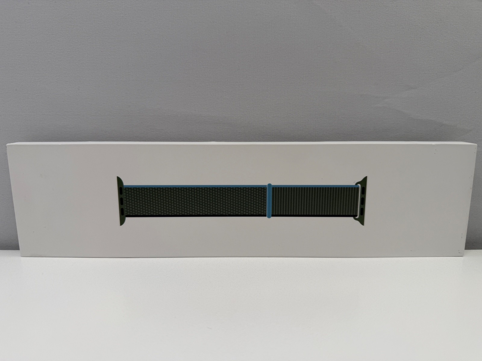 Apple Watch 44mm Inverness Green Sport Loop MYA72AM/A New Sealed