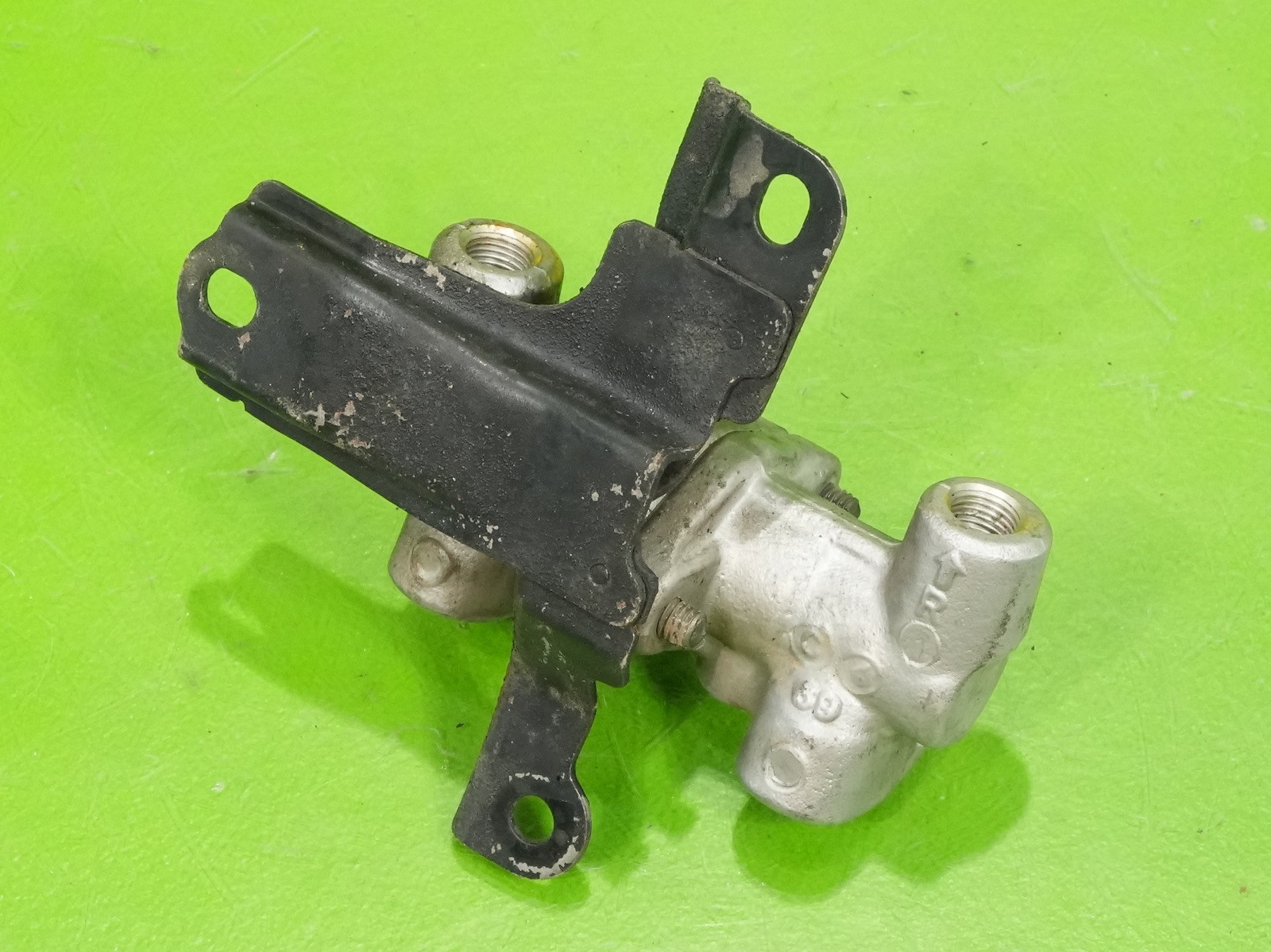 92-95 Civic OEM rear back brake 3030 proportioning valve + firewall bracket