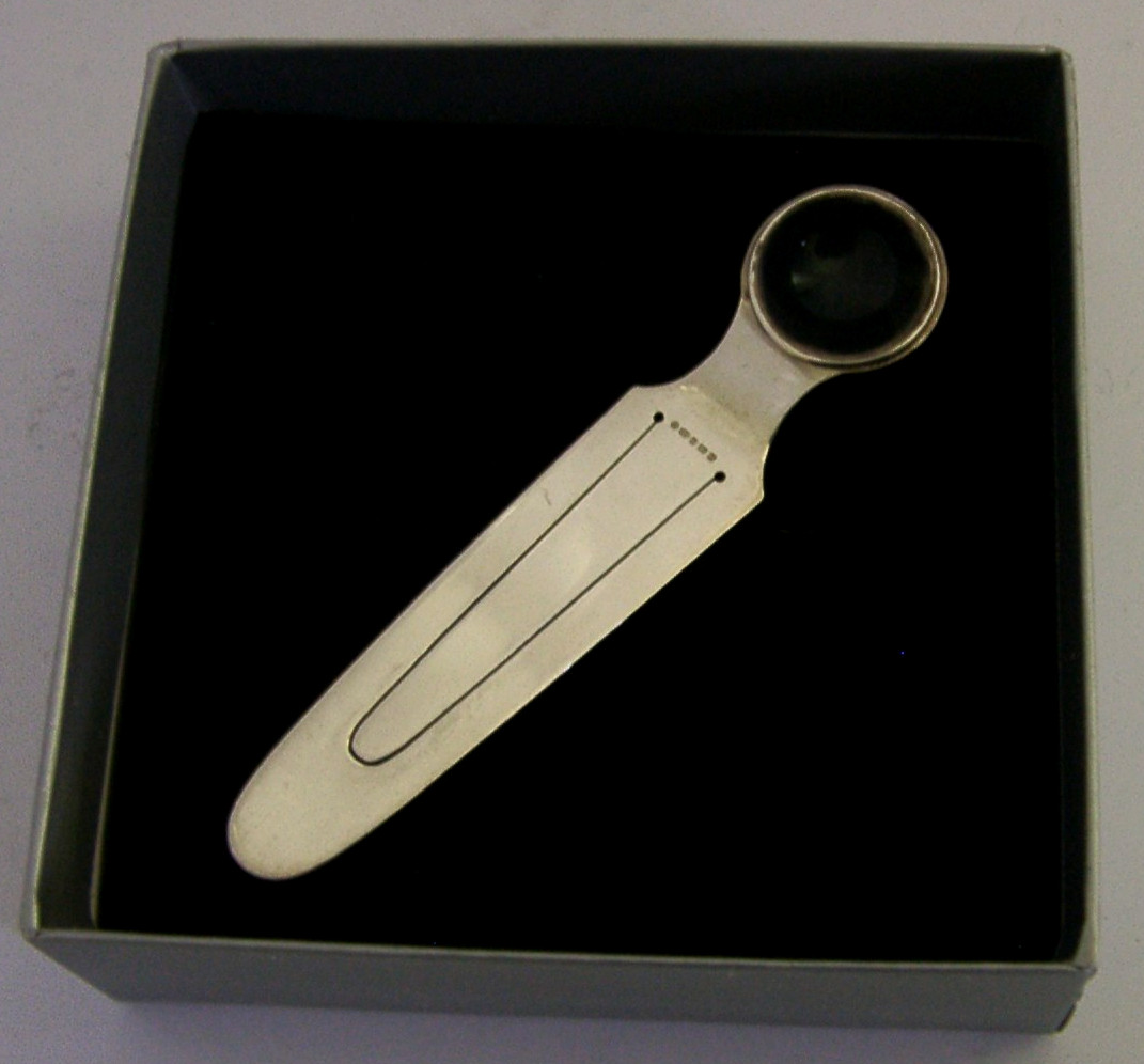 SUPERB STERLING SILVER MAGNIFYING GLASS BOOKMARK 2006 BOXED