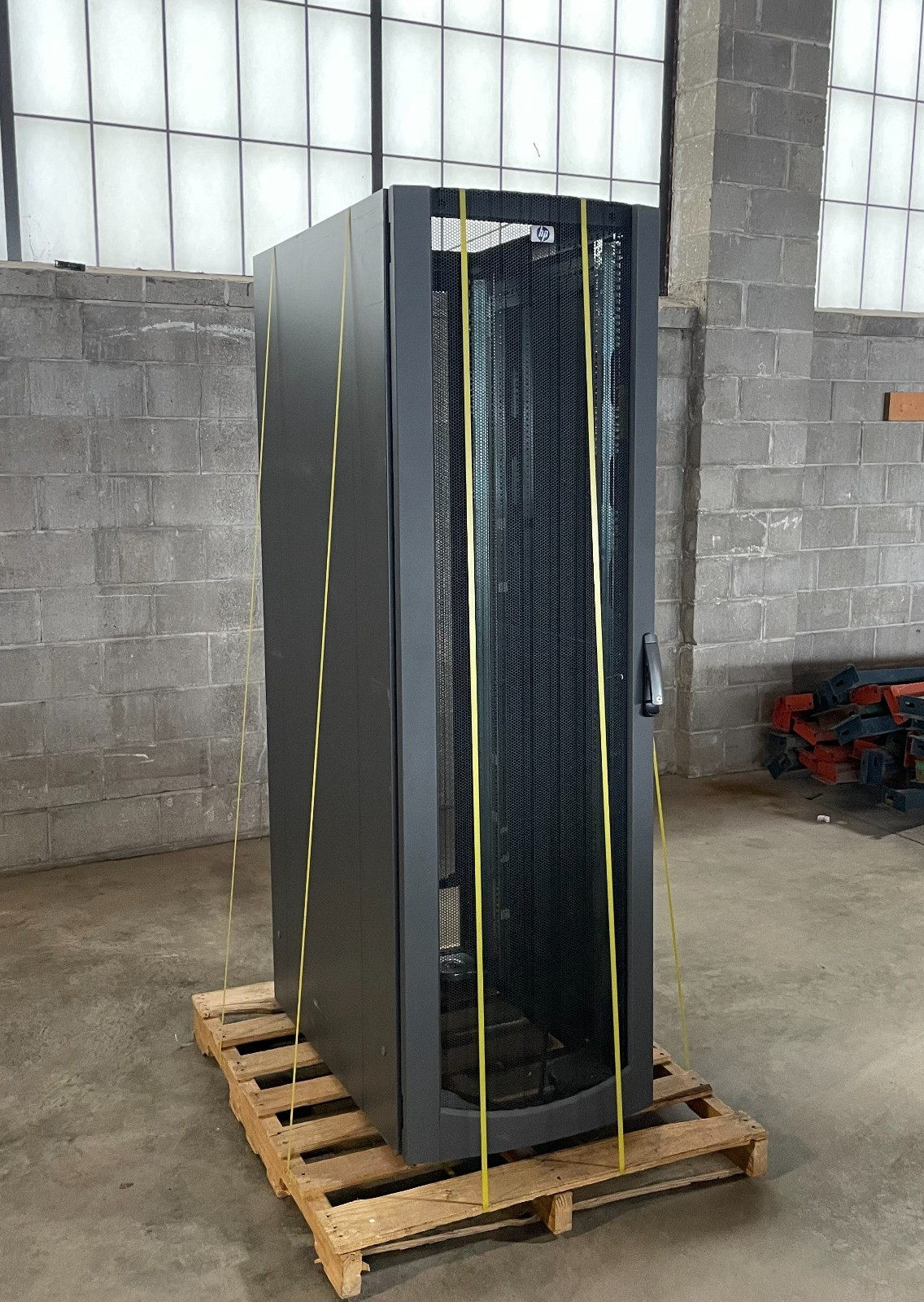 HP 42U Compaq 10K Series Server Rack Cabinet Enclosure w/ Mesh Doors