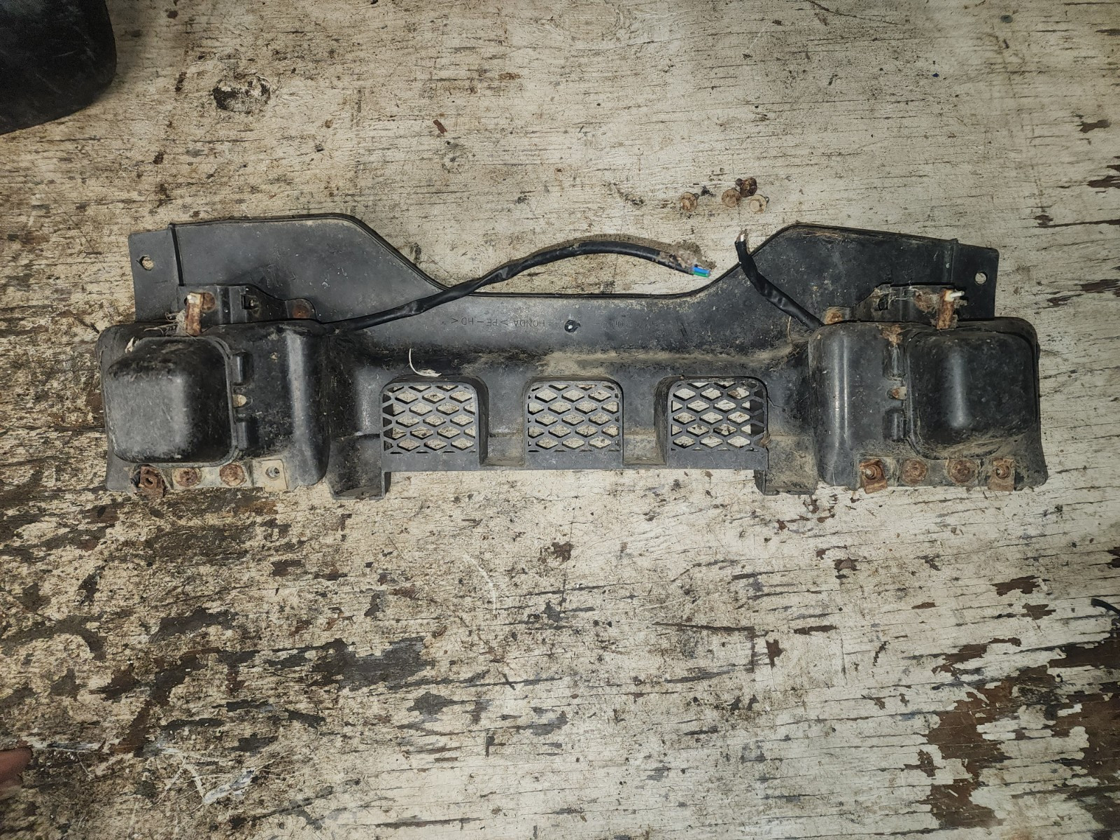 Plastic Headlight Surround Casing Bezel 1999 Honda Foreman 400 4x4 3041A