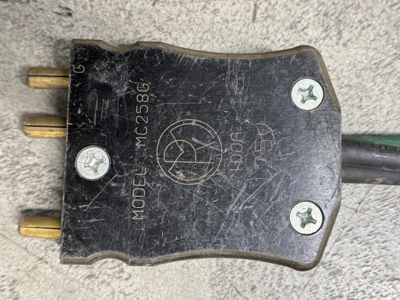 Mole-Richardson 4 Edison Plug Gangbox to 100 Amp Bates