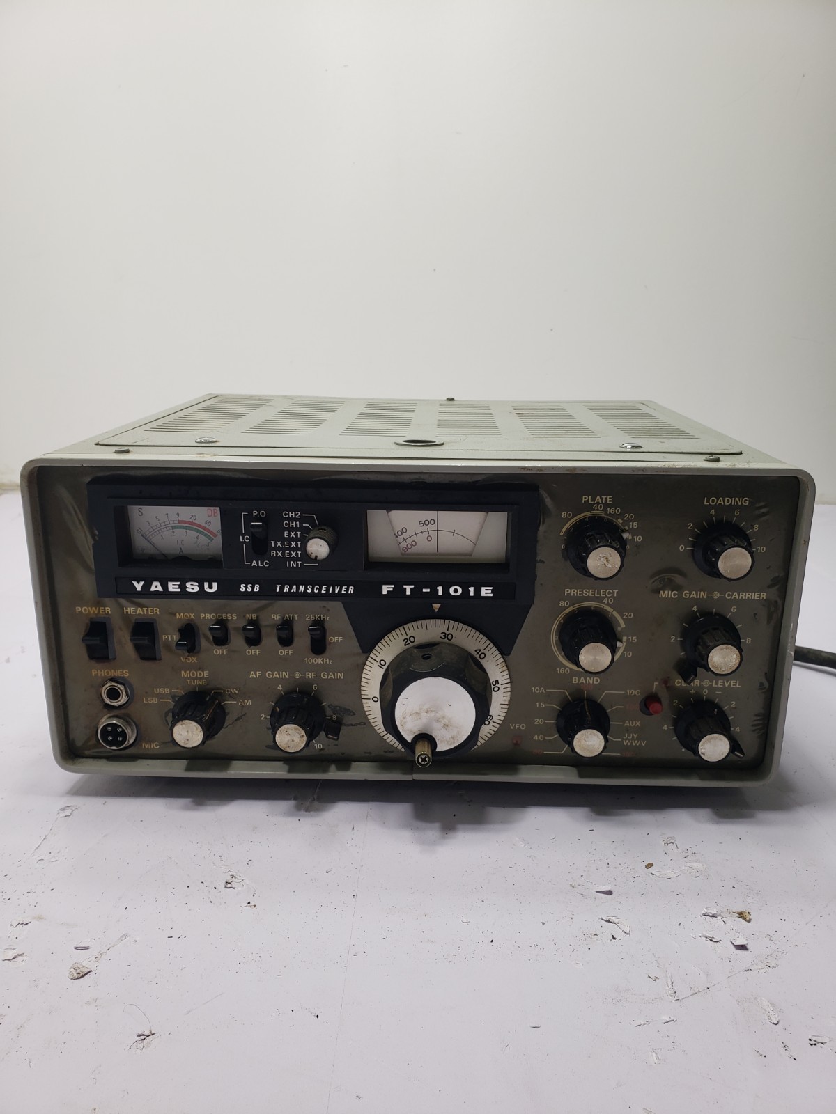 Vintage Yaesu FT-101E Hybrid SSB Transceiver AC 100-234V Made In Japan Untested