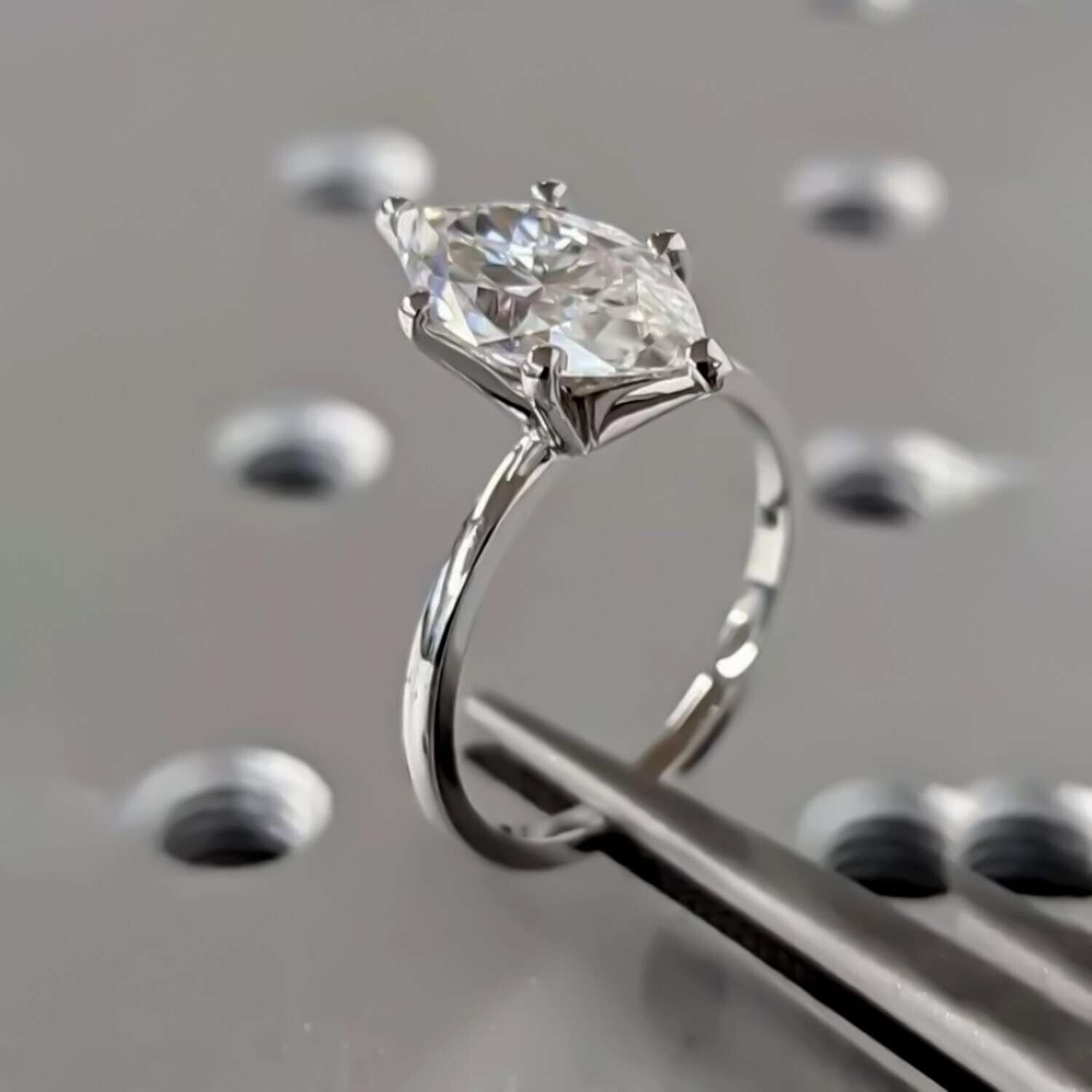 2.00 Ct Marquise Cut White Diamond Solitaire Ring in 14k Yellow Gold – Gift Pick