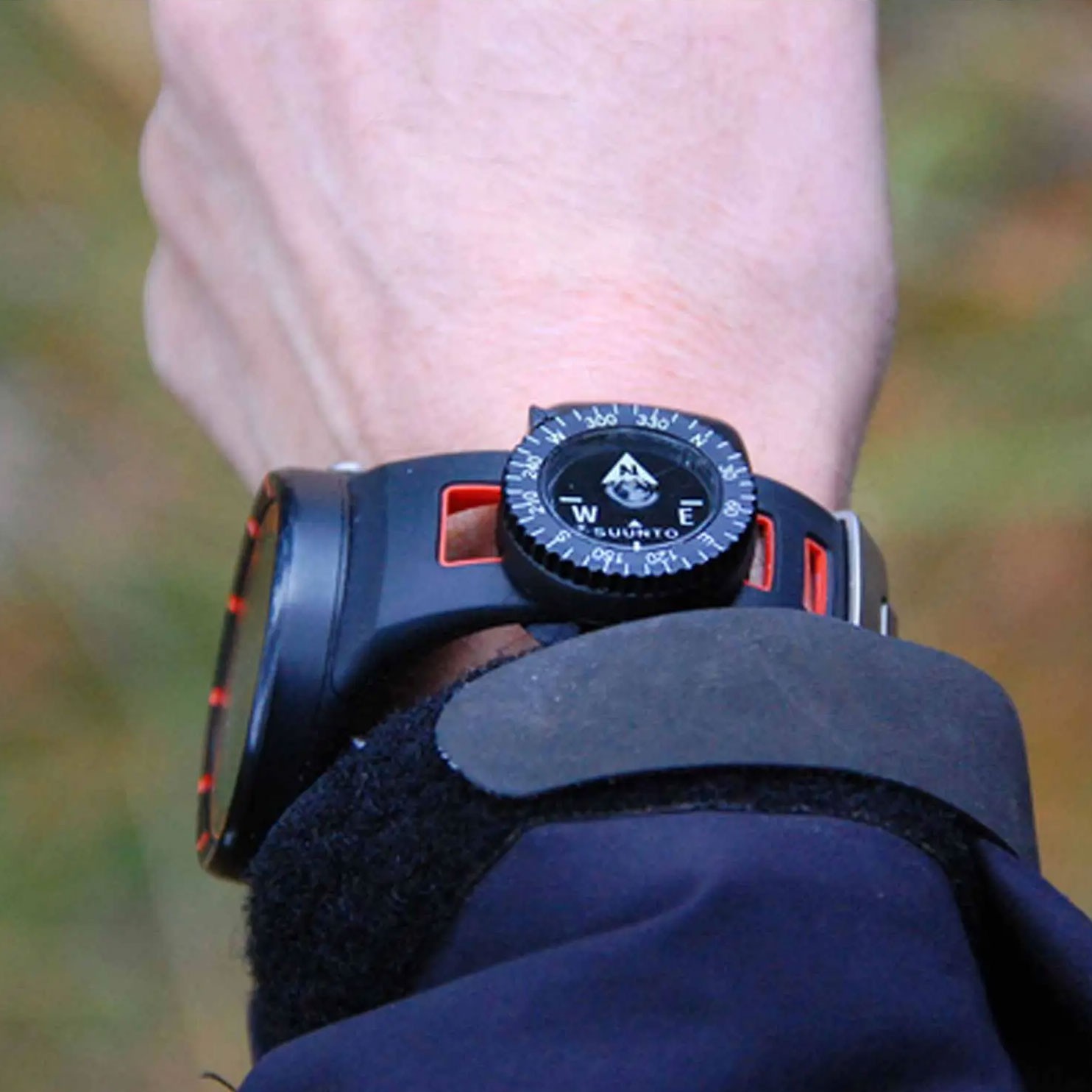 SUUNTO Clipper L/B NH Compass Clips to Watch Band w/ Liquid-Filled Jewel Bearing