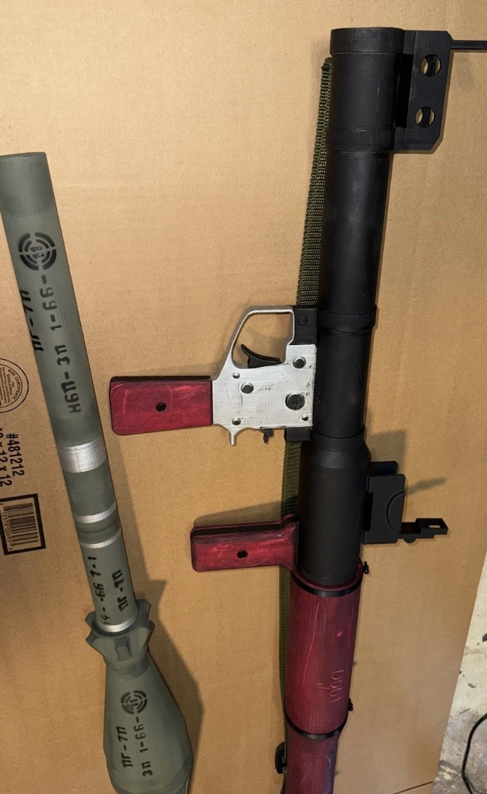 Full-Size RPG-7 Replica Prop – PVC Reinforced, Painted & Weathered orange tip