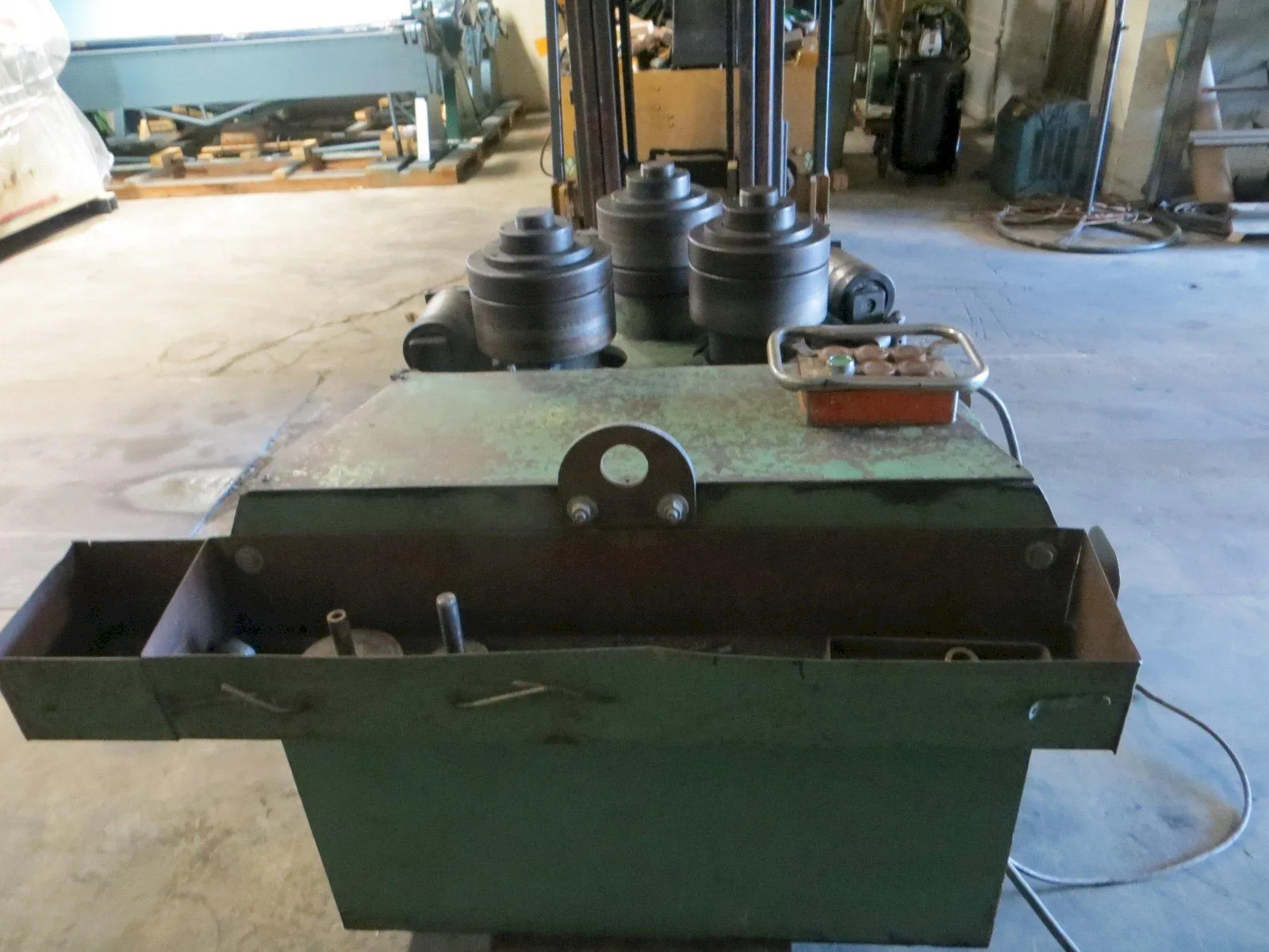 5/16" x 3" x 3" Roundo Hydraulic Angle Bending Roll, Model R3 w/ Pipe Tooling