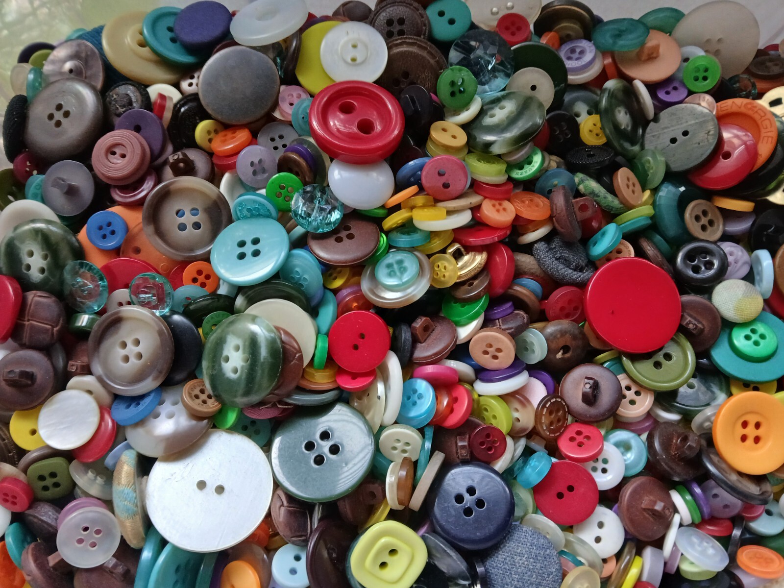 1000, 500, or 200 Sewing Buttons: Assorted Mix of New and Vintage