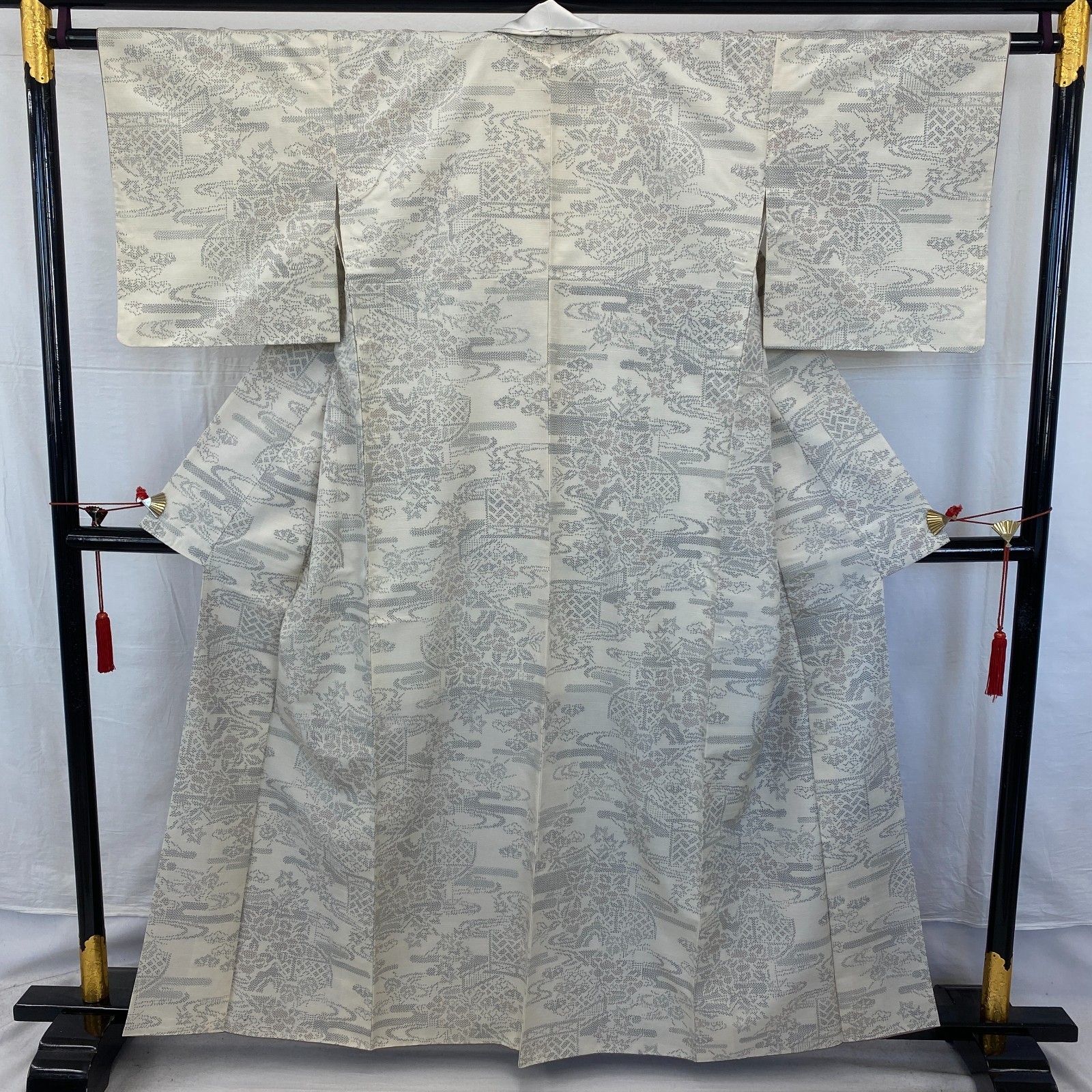 Japanese Vintage Kimono Silk White Oshima Traditional Authentic Length 61 in