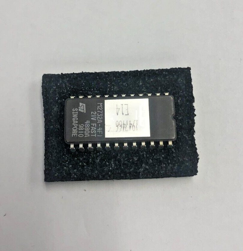 NEW   M2732A-4F1    Ceramic Ic DIP-24.