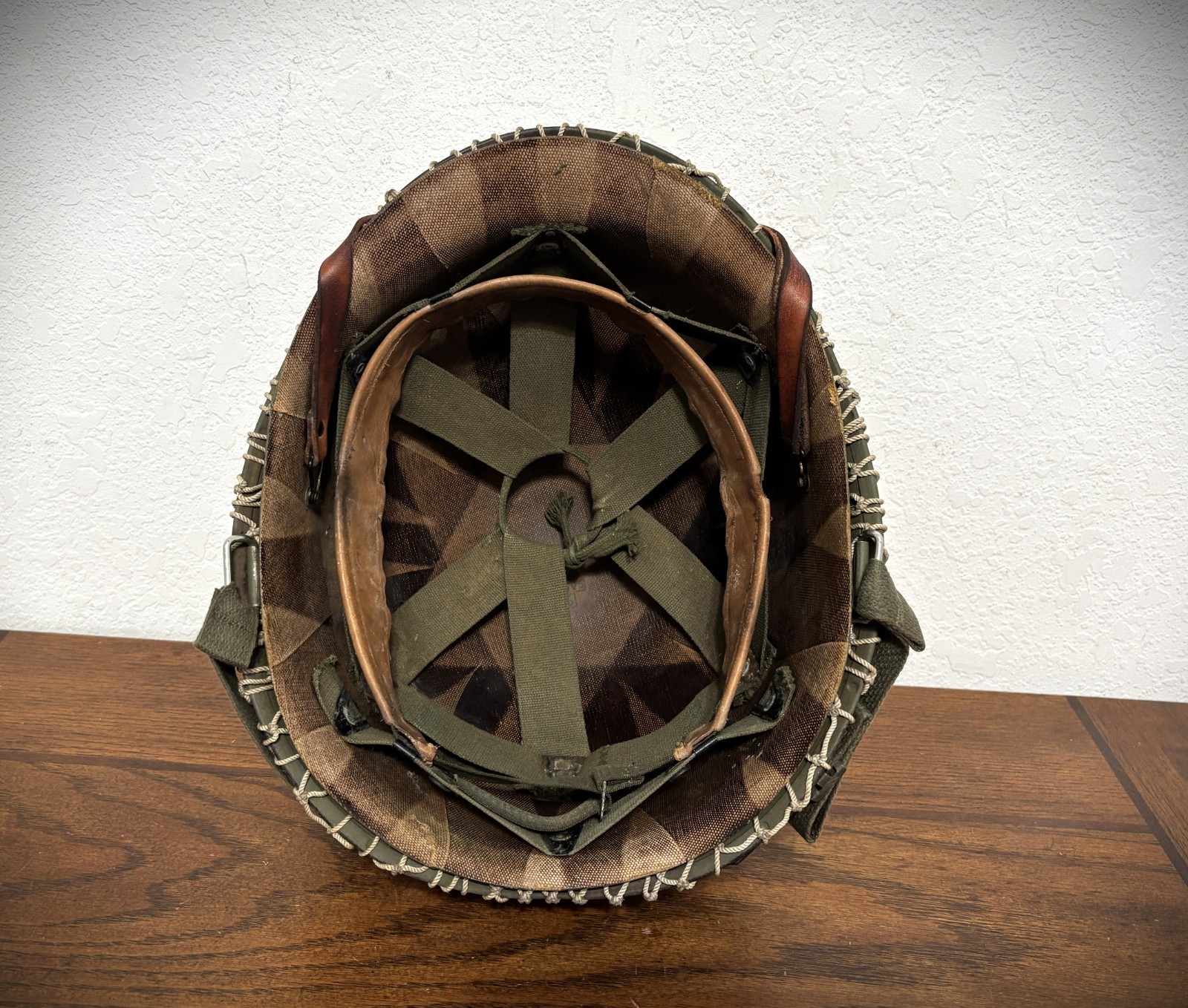 WWII US ARMY 4 PANEL M1 COMBAT MEDIC HELMET / D-DAY / COMPLETE