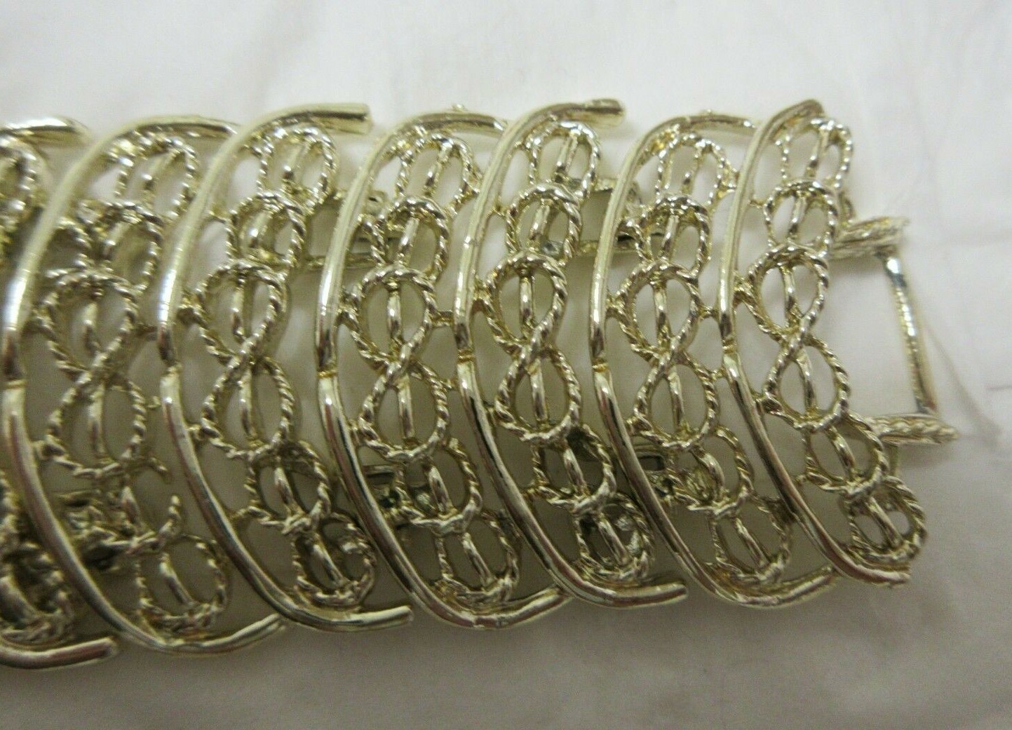 Vintage Wide Open Work Gold Tone Link Bracelet 7 1/2"