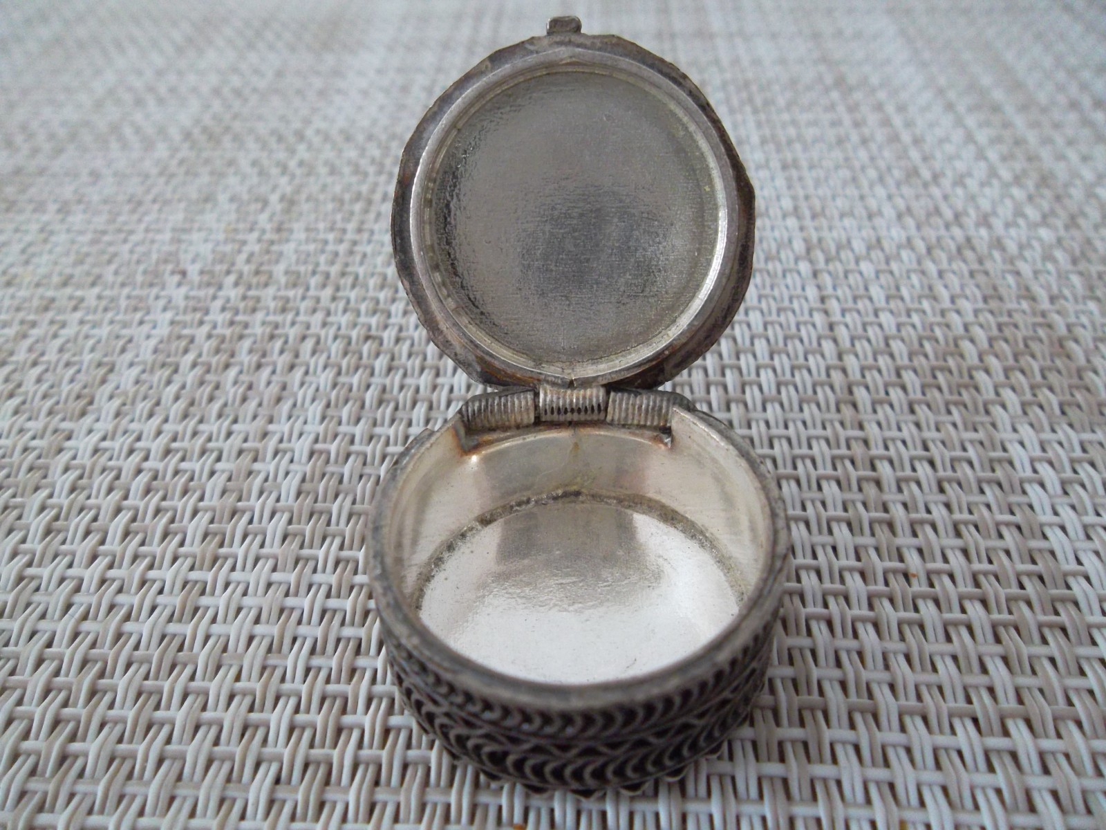 Snuff Box Pill Box Round Antique Filigree Sterling Silver Victorian 14.7 gr