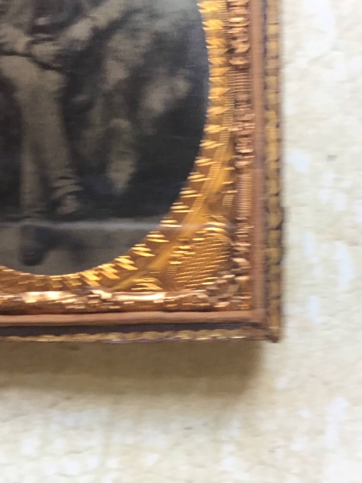 1800 HANDSOME WELL DRESSED AFRICAN AMERICAN MAN SUIT FUR RUG Tin Type Photo