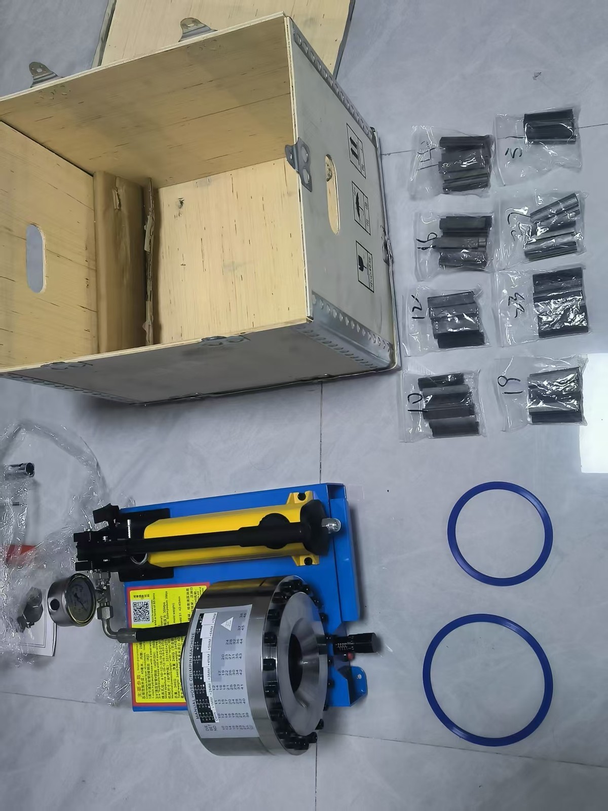 5600KN Hydraulic Hose Crimper Pipe Clamping Machine w/8 Sets Dies 10mm-30mm