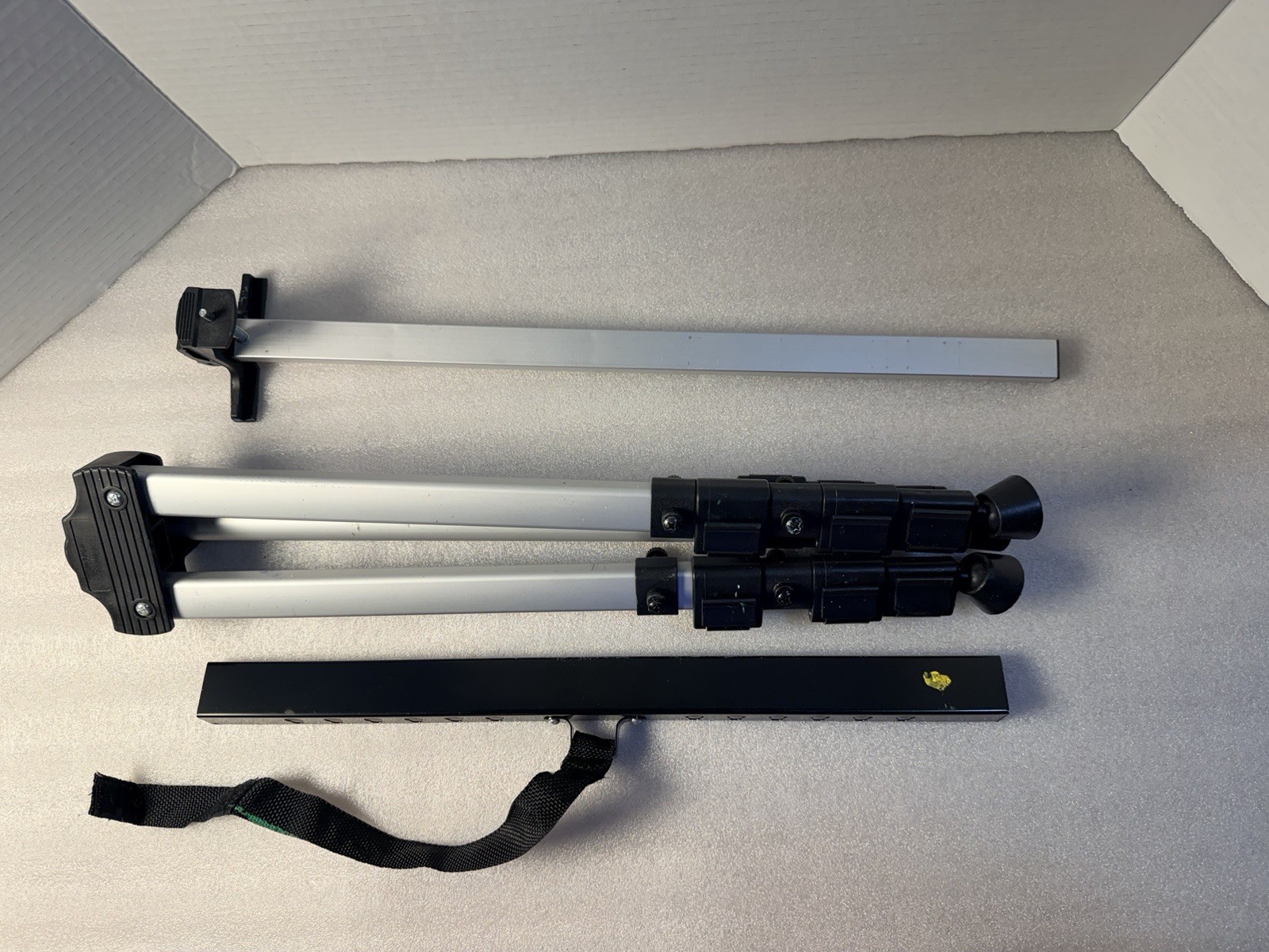 Curate Aluminum Stretch Field Easel - Silver Aluminum - 63 inch - Adjustable Art