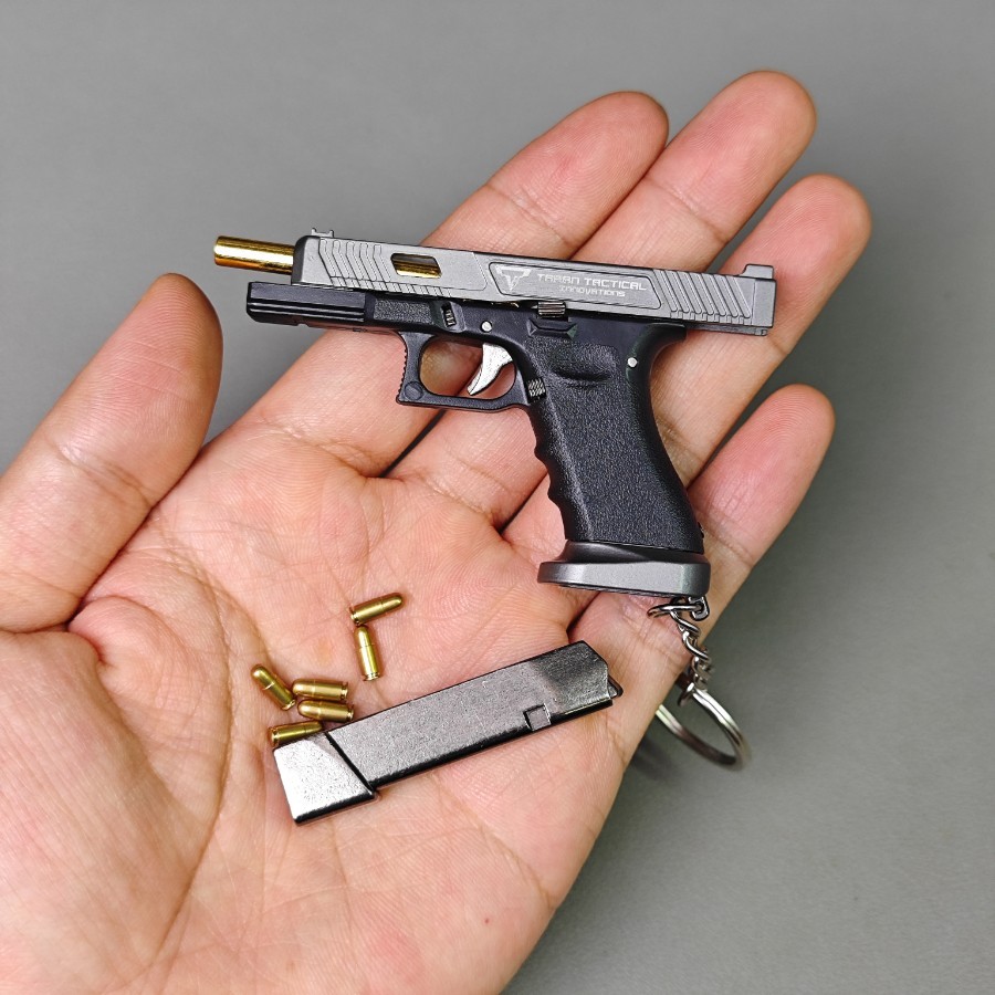 Glock 34 Alloy Mini Pistol Keychain Toy 1:3 Scale Shell Ejection Free Assembly
