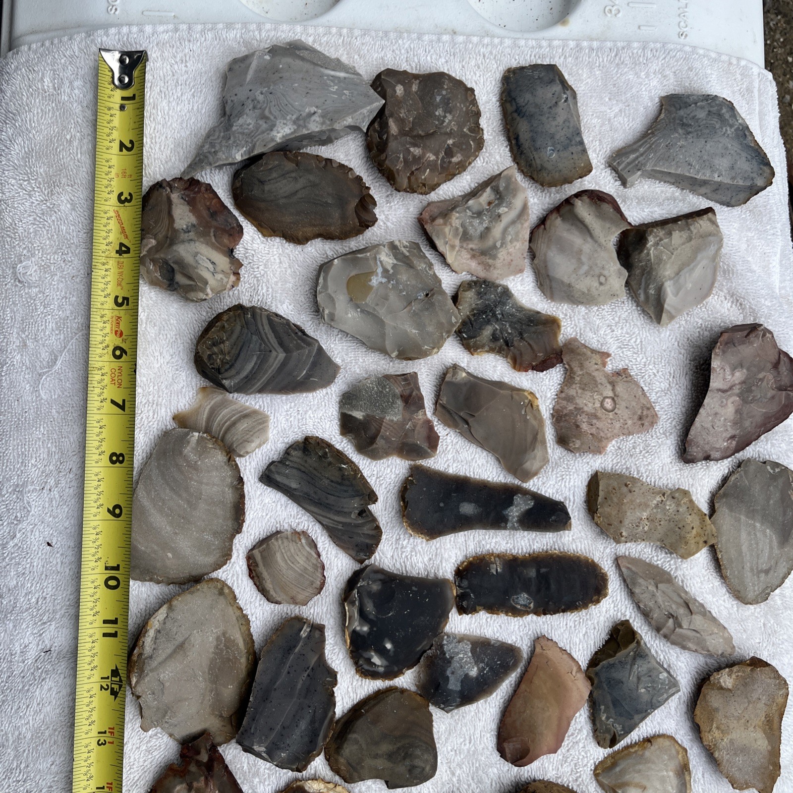 Heat Treated Variety Texas Chert/Flint spalls for making 1-5 in. Points -12 lbs.