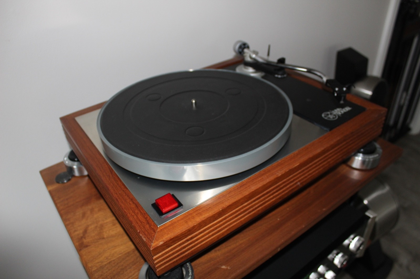 LINN SONDECK LP12 TURNTABLE w/ New Dust Cover