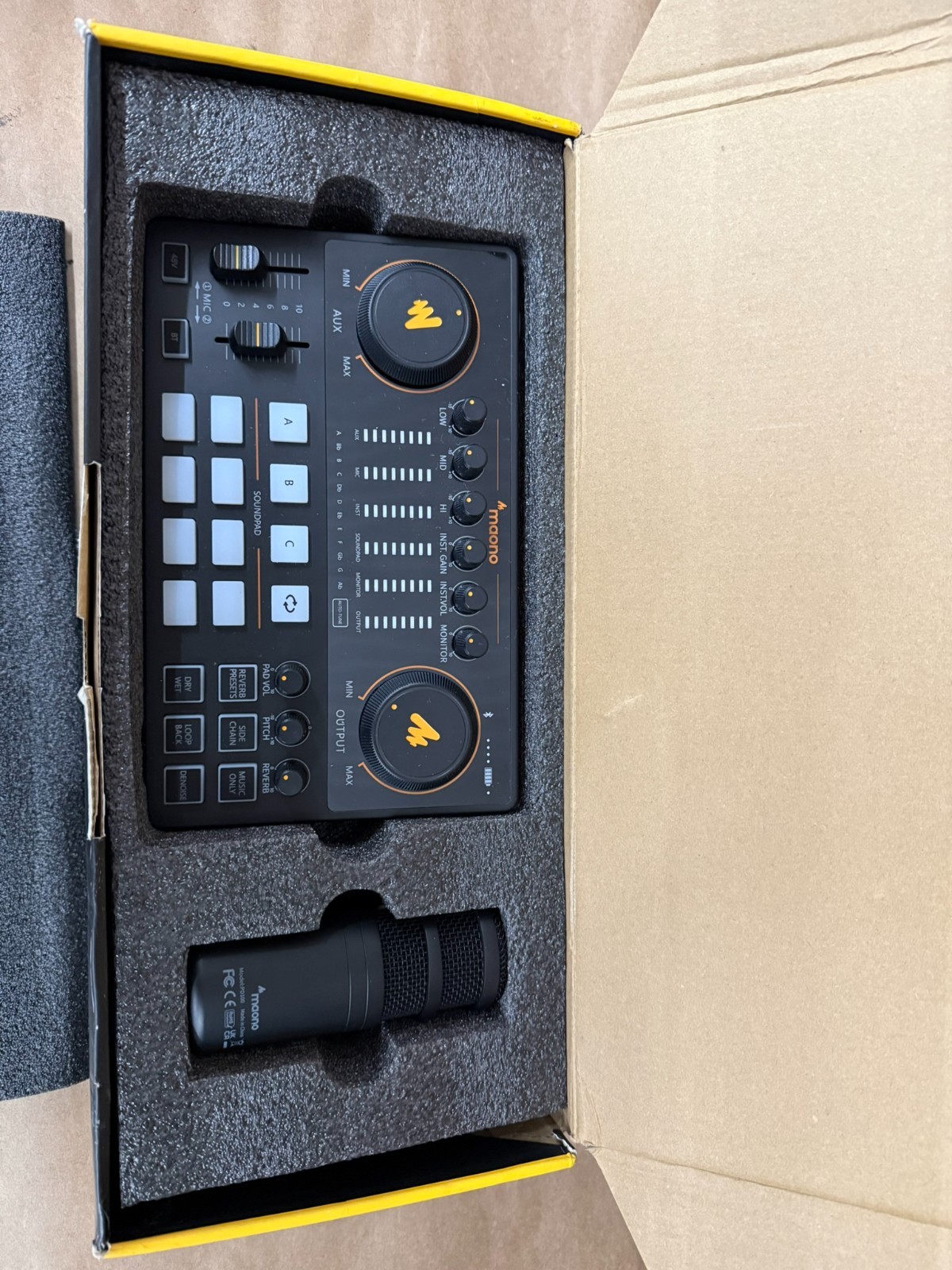 MAONO Podcast Equipment Audio Interface ,XLR Dynamic Micropshone AME2C