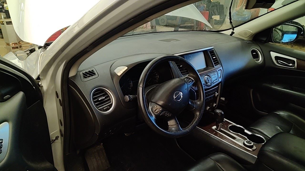 (LOCAL PICKUP ONLY) Roof Glass Front Moveable Fits 13-20 PATHFINDER 7022791