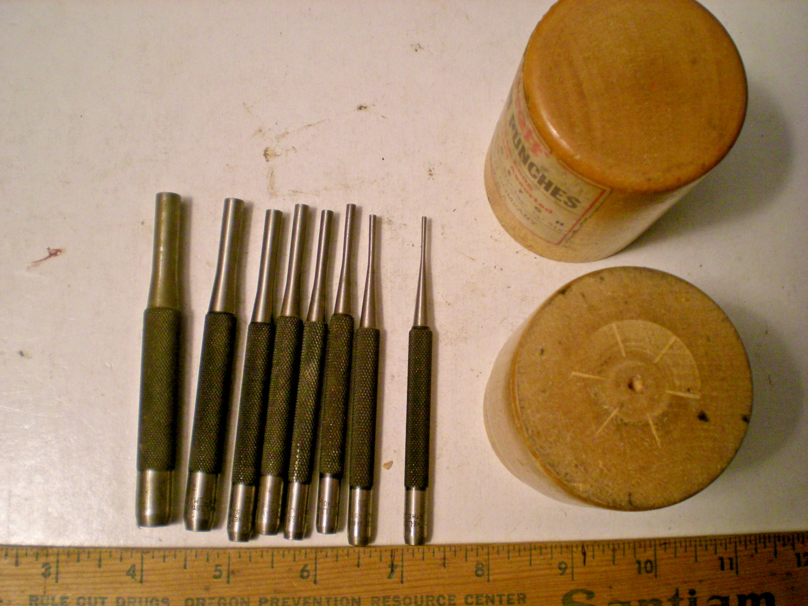 Starrett No. 565 Drive Pin Punch Set with Wood Case, Used