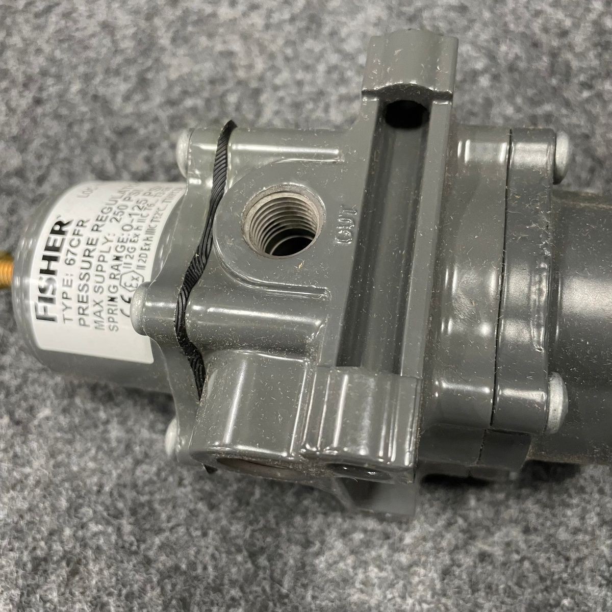 Emerson Fisher 67CFR Series Instrument Supply Regulator