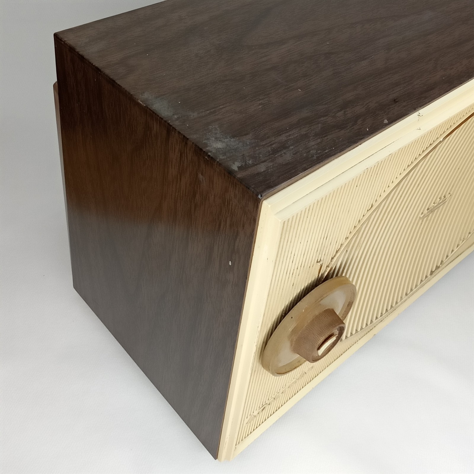 Mid Century Modern AM Radio Admiral Winston Model Y3027A Brown Made In USA 1950s