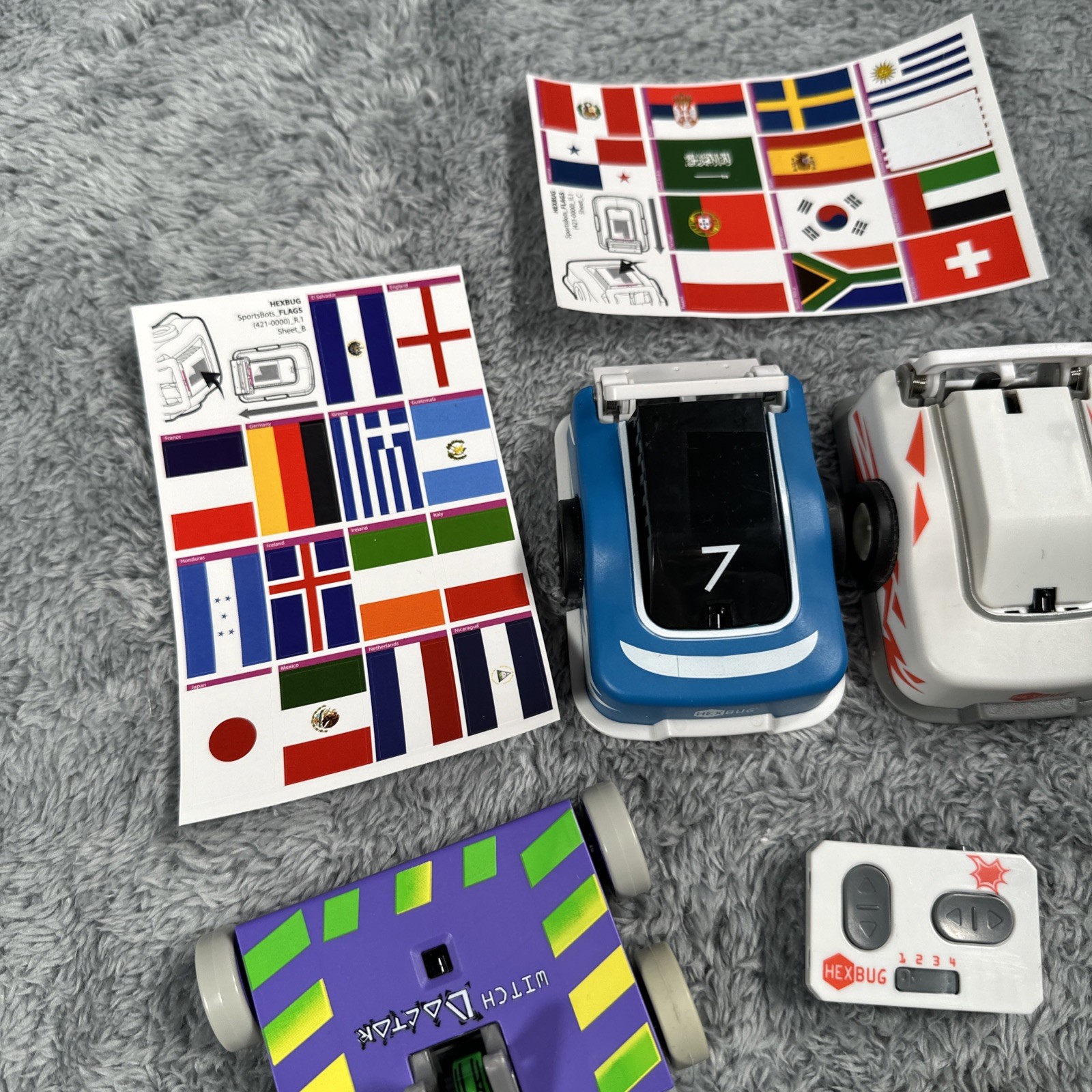 Lot 4 HEXBUG BATTLEBOTS 2 Remotes Stickers And Soccerballs Robots Toys Learning