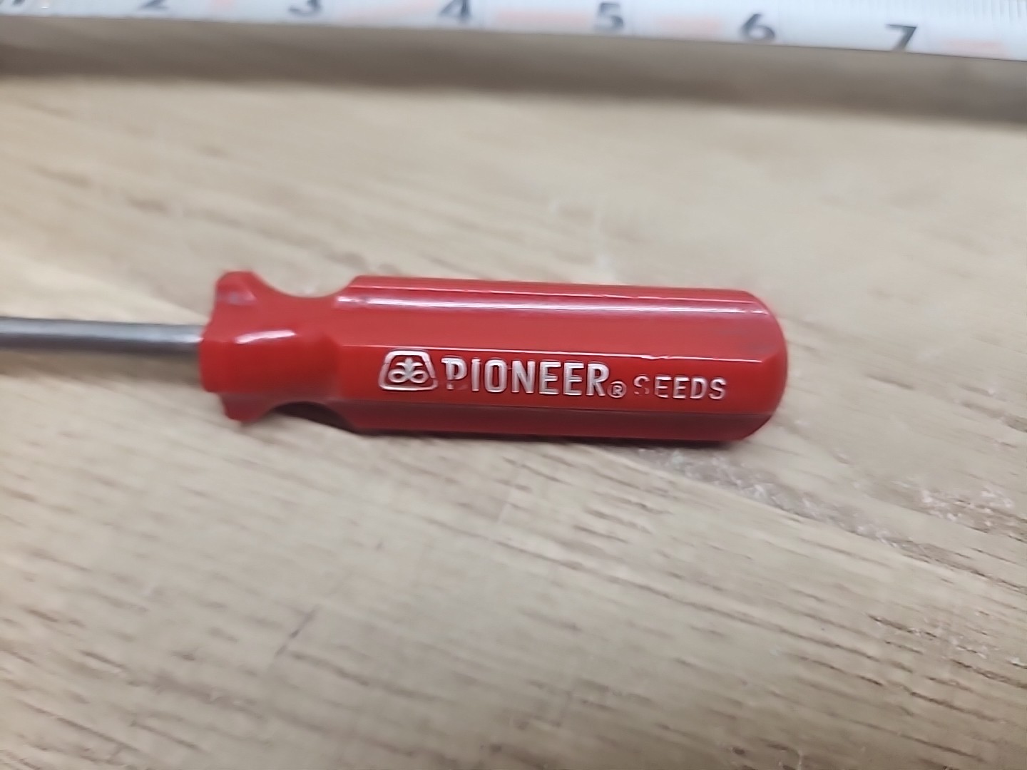 Vintage Pioneer Seeds Advertising Screwdriver