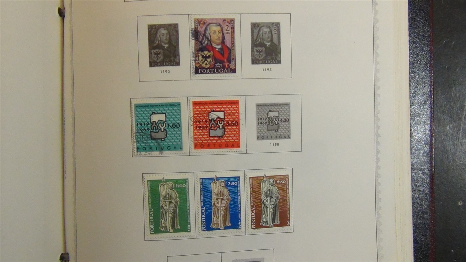 Stampsweis Portugal stamp collection in Minklus Specialty est 800 stamps to 1980