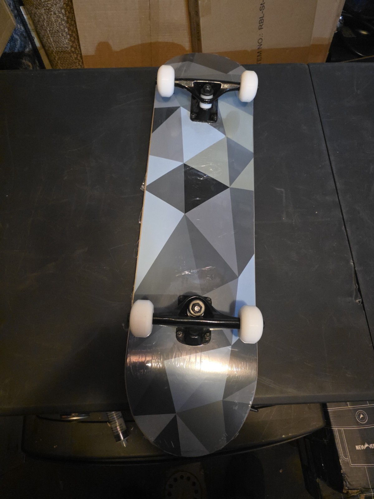 WhiteFang Skateboards, Complete Skateboard 31 x 7.88, 7 Layer Canadian Maple